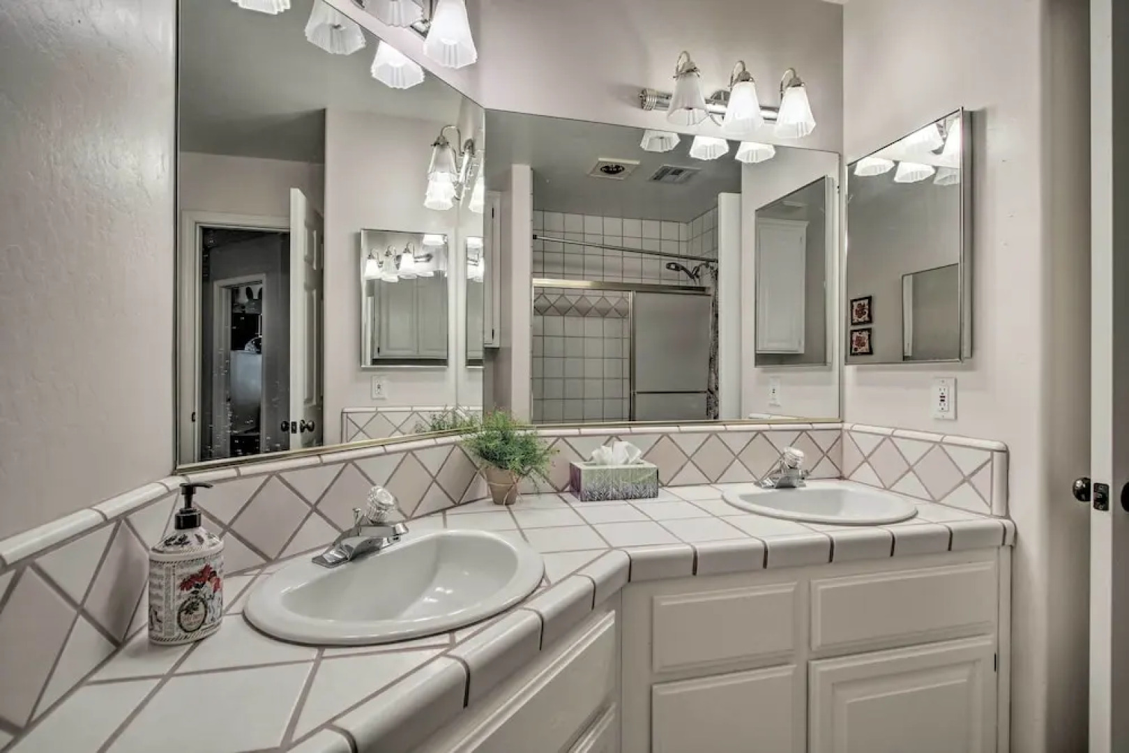 Welcoming Tehachapi Home w/ Deck & Grill!