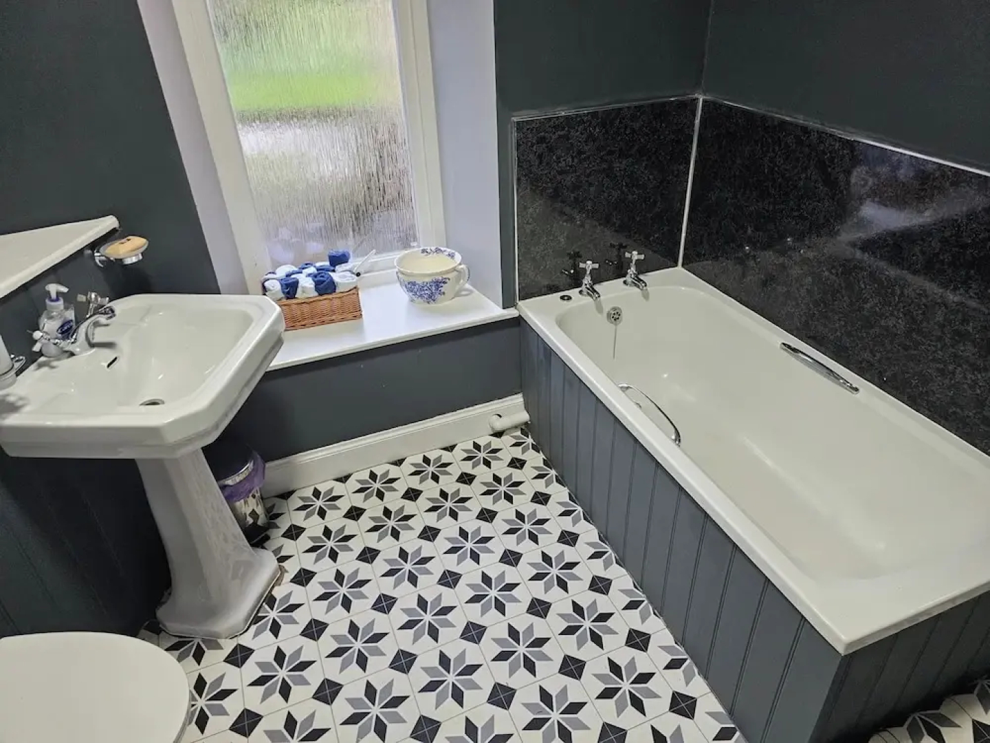 3-bed Cottage With Garden in Kirriemuir Centre