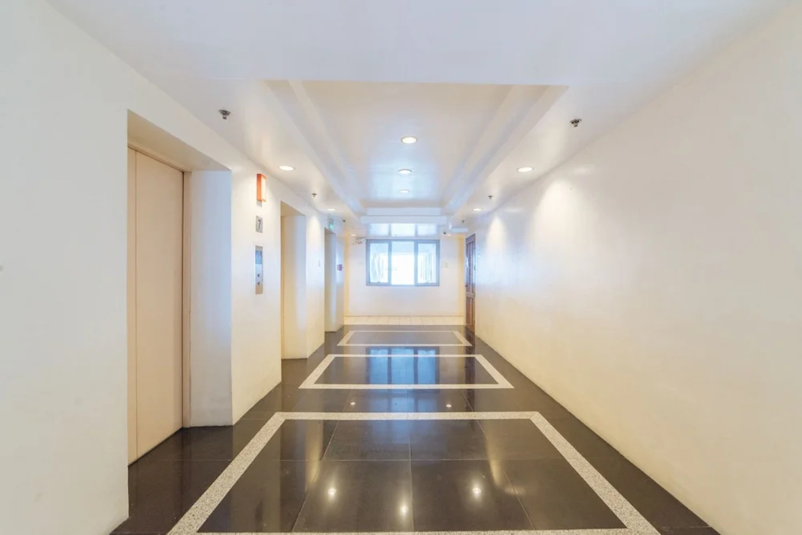 ZEN Rooms Golden Panda QC