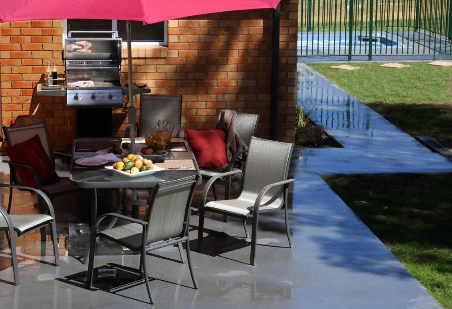 Hut on the Hill Bed & Breakfast