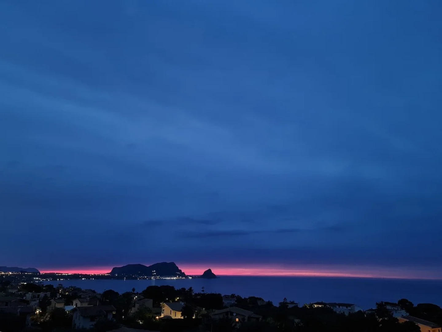 Burdi House Apartment Surrounded by Greenery and Tranquility Near the sea