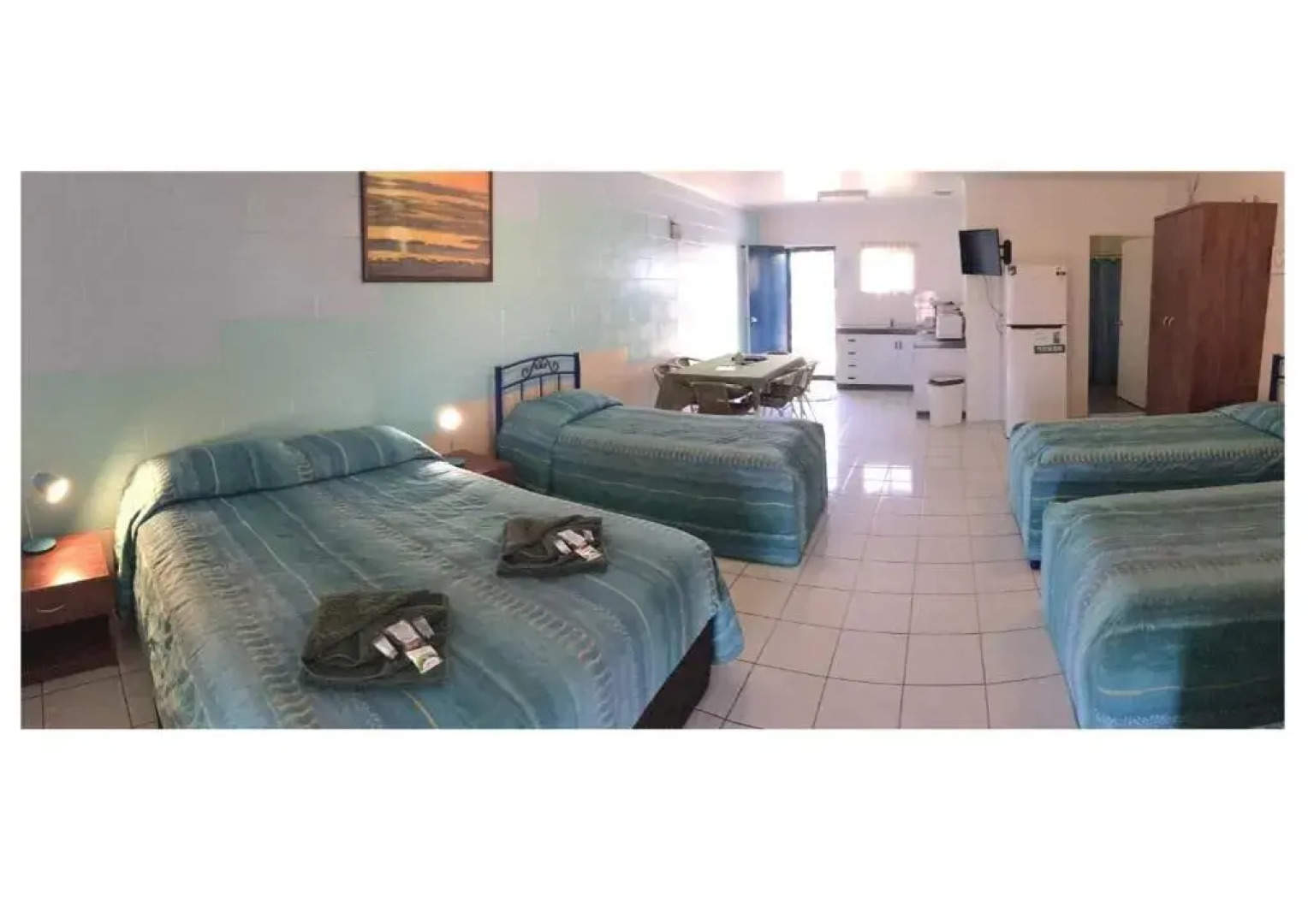 Ash's Holiday Units & Cafe