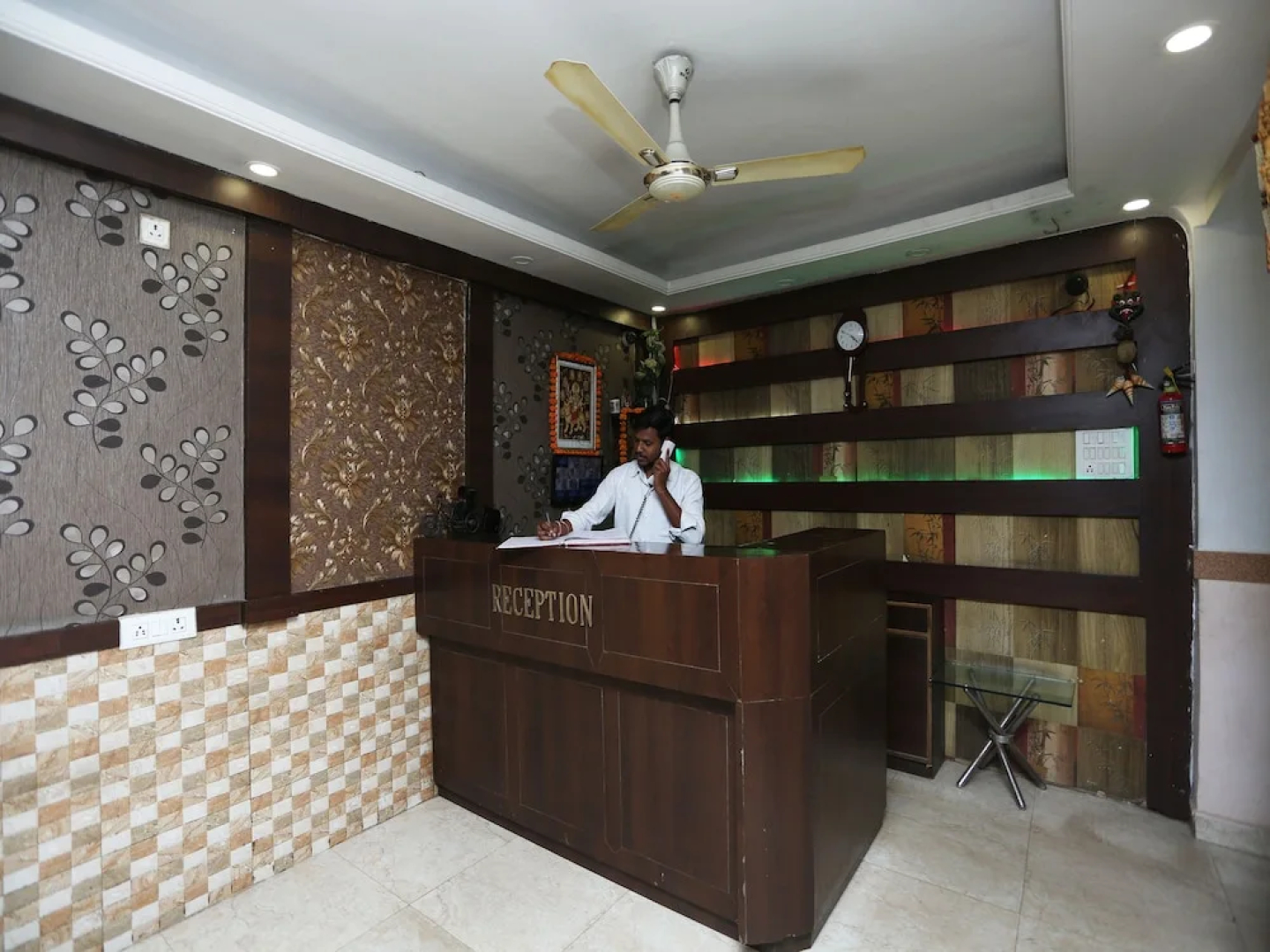 OYO 30240 Shri Radha Palace