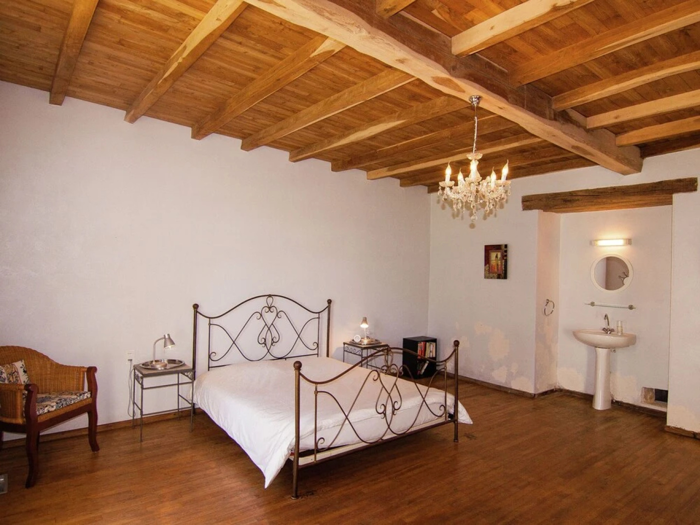 Warm Mansion with Swimming Pool in Sigoules France