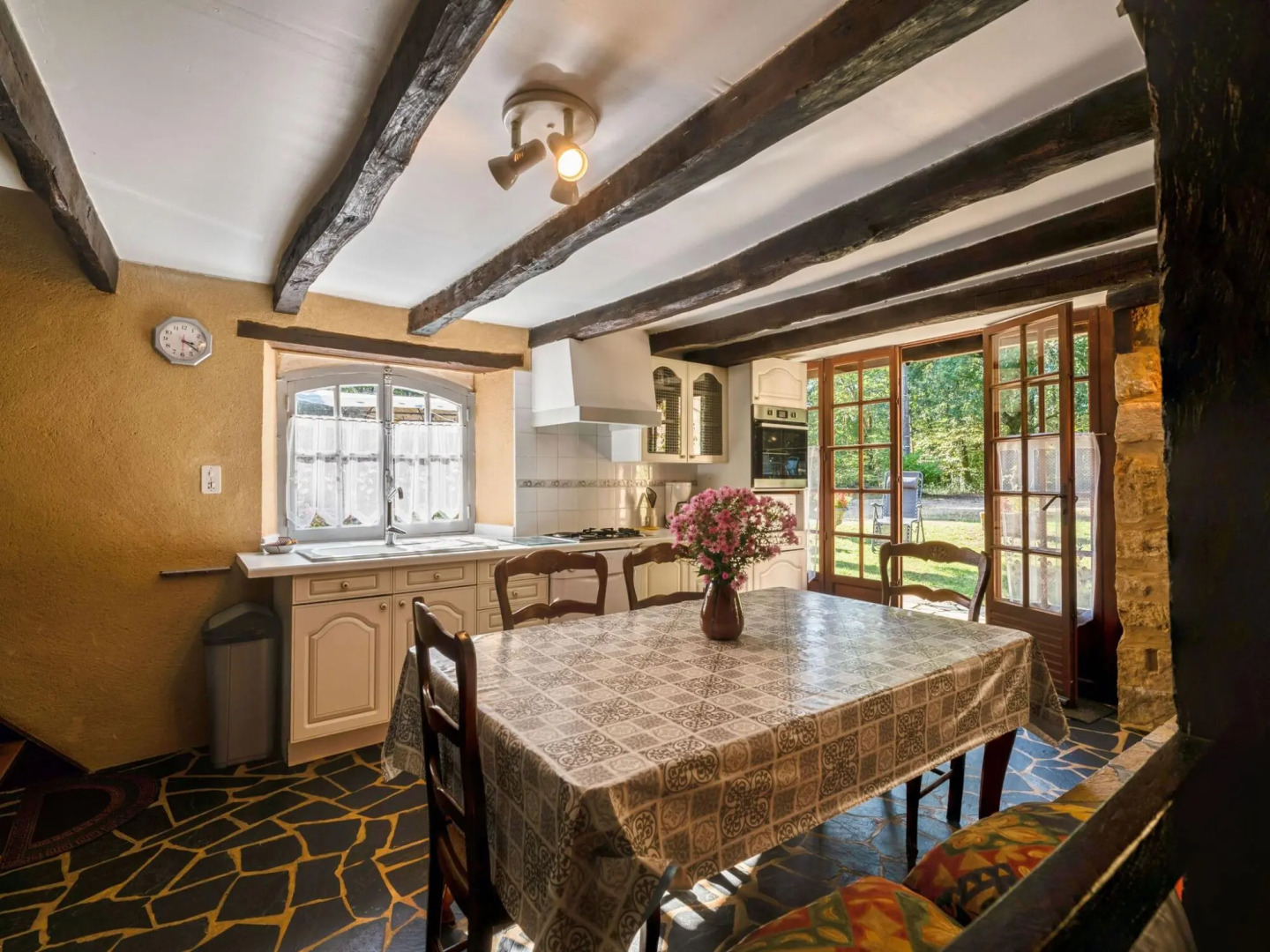 Luring Home in Villefrenchanche du Périgord with Garden