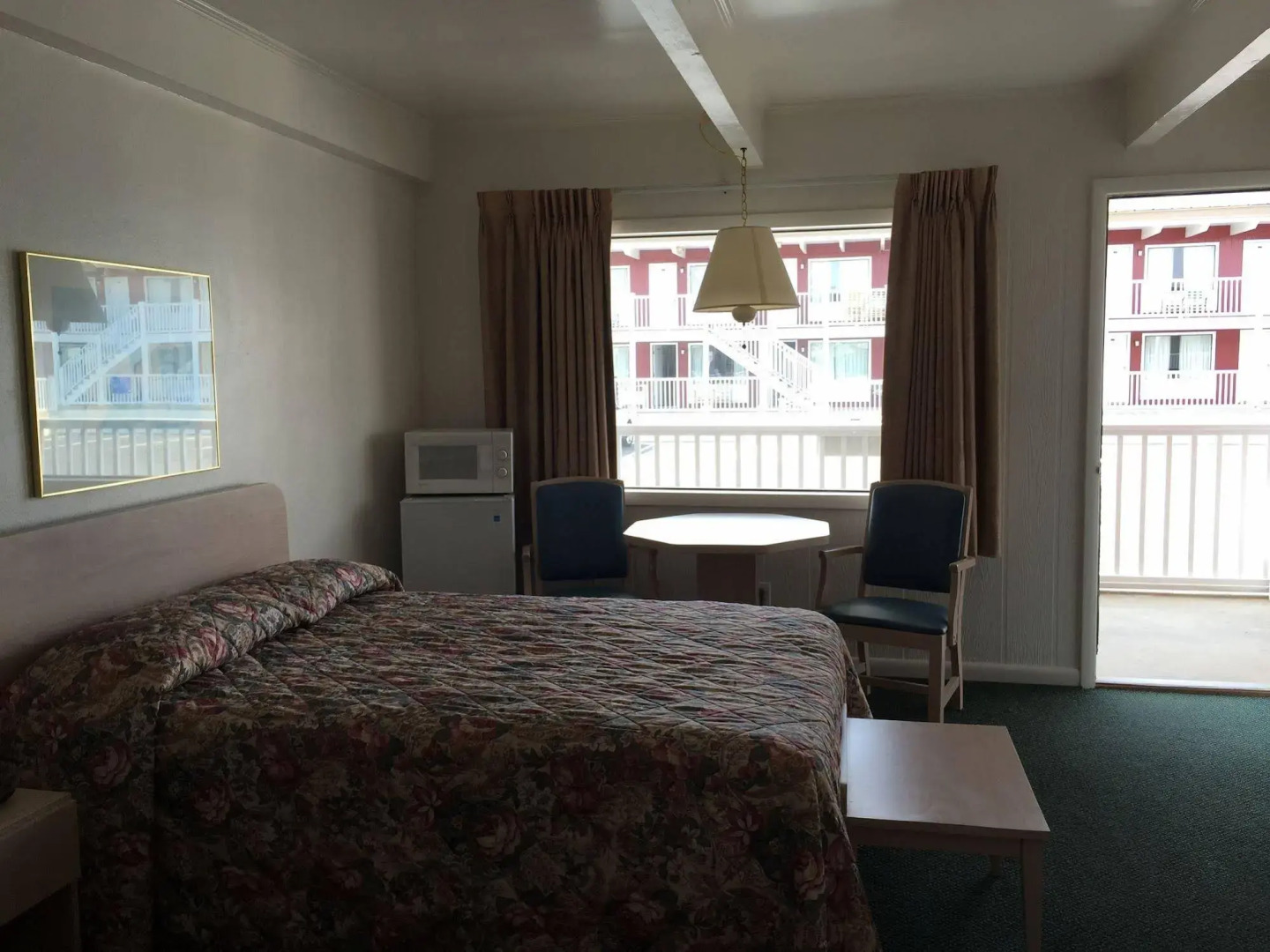 Fish Tales Boardwalk Inn