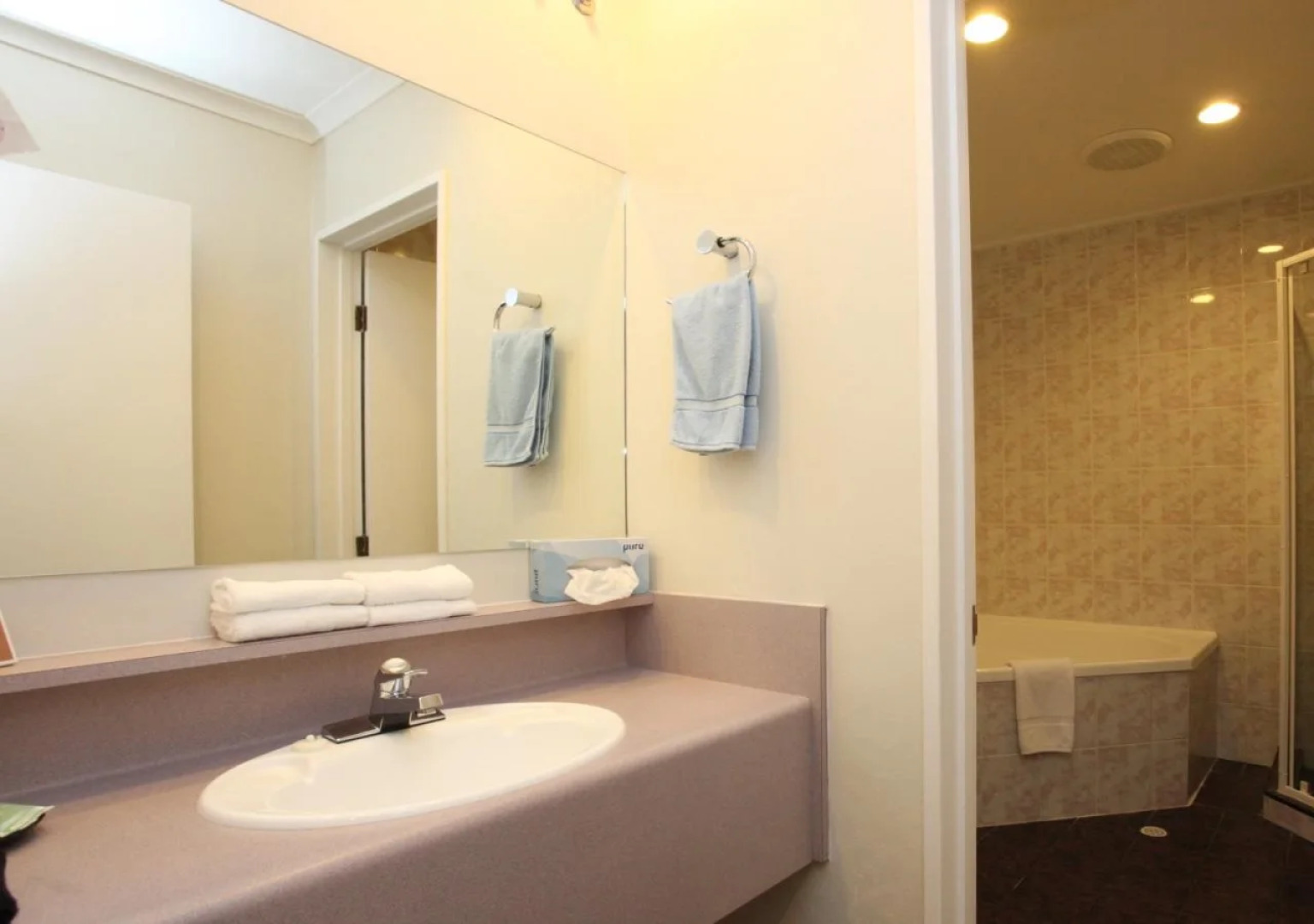 Shadzz Motel & Conference Centre