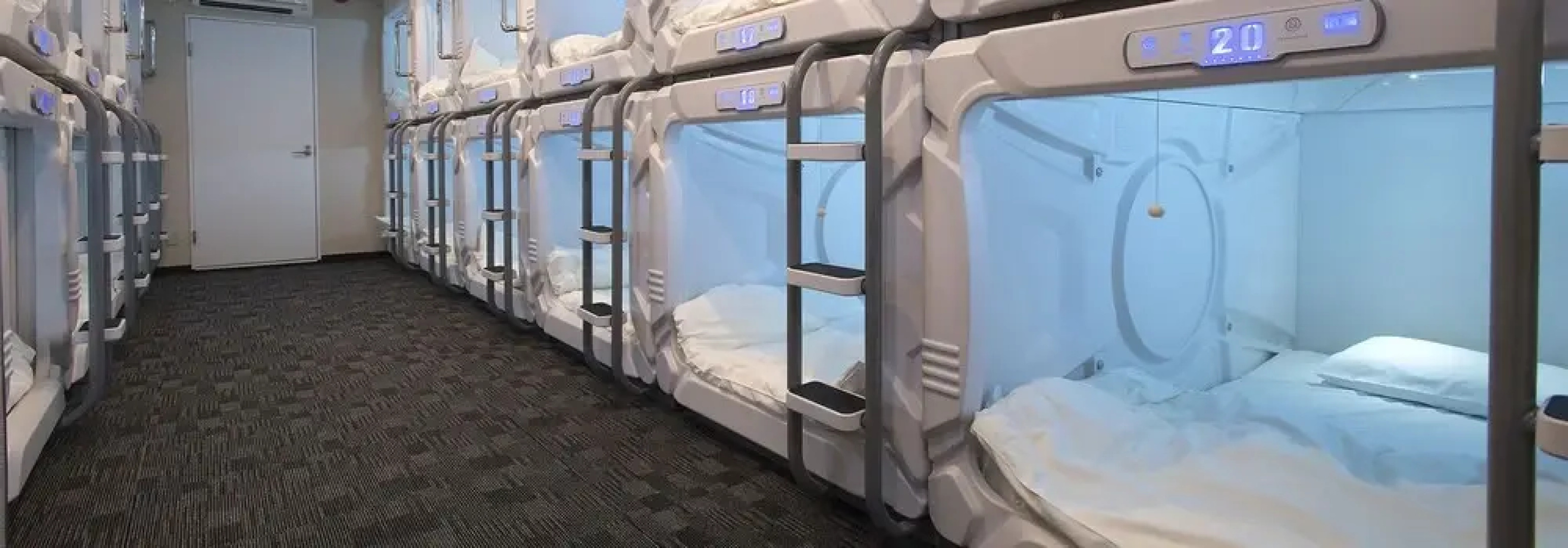 Yadoya capsule hotel