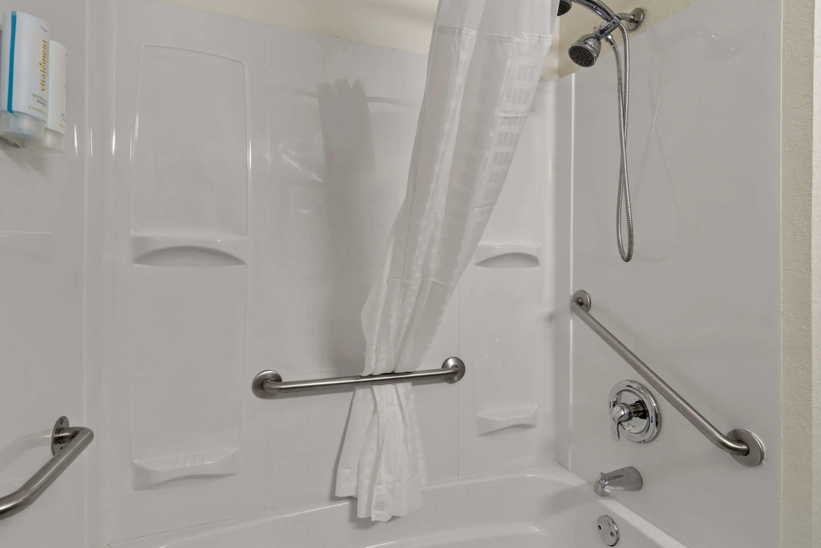 Clarion Pointe Bloomington – Normal near I-55 and University