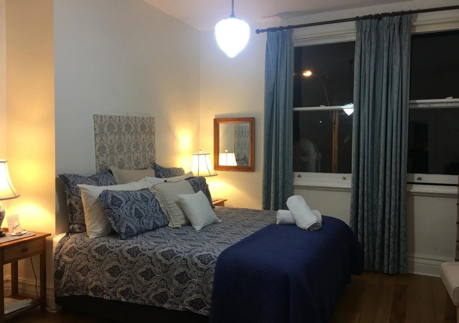 Cygnet Old Bank B & B Cafe & Gift Store