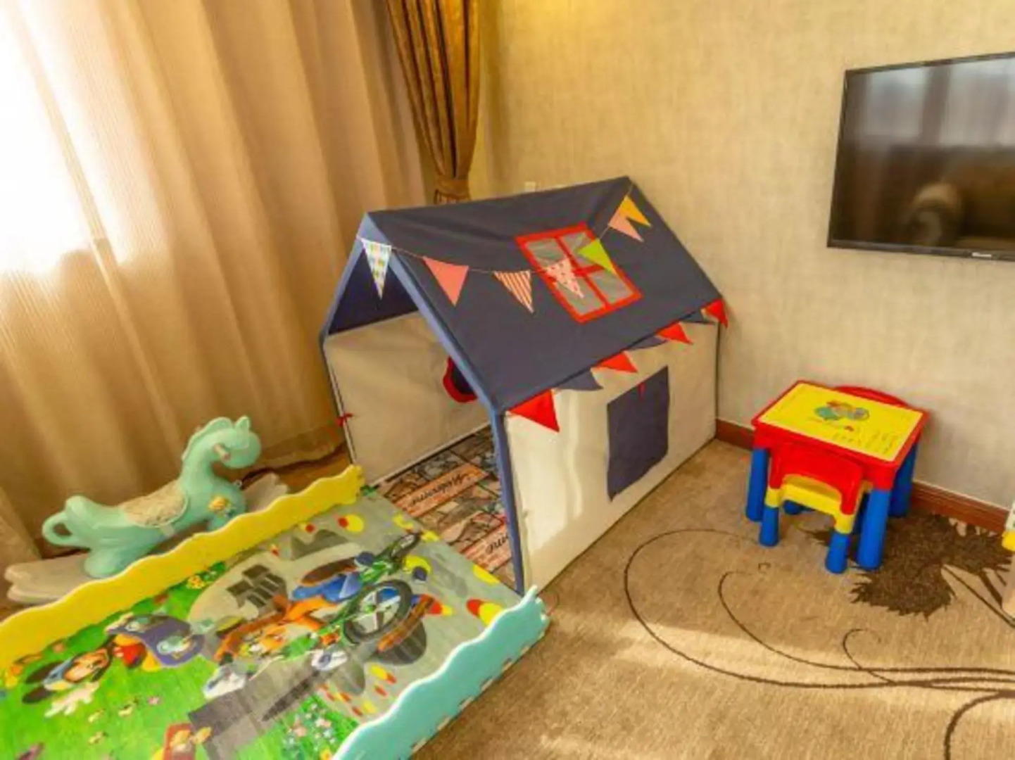 Friendship Peak Holiday Hotel