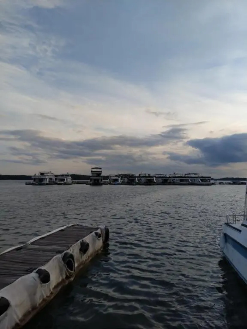 One Queen Bed Suite with full house amenities Rm 2