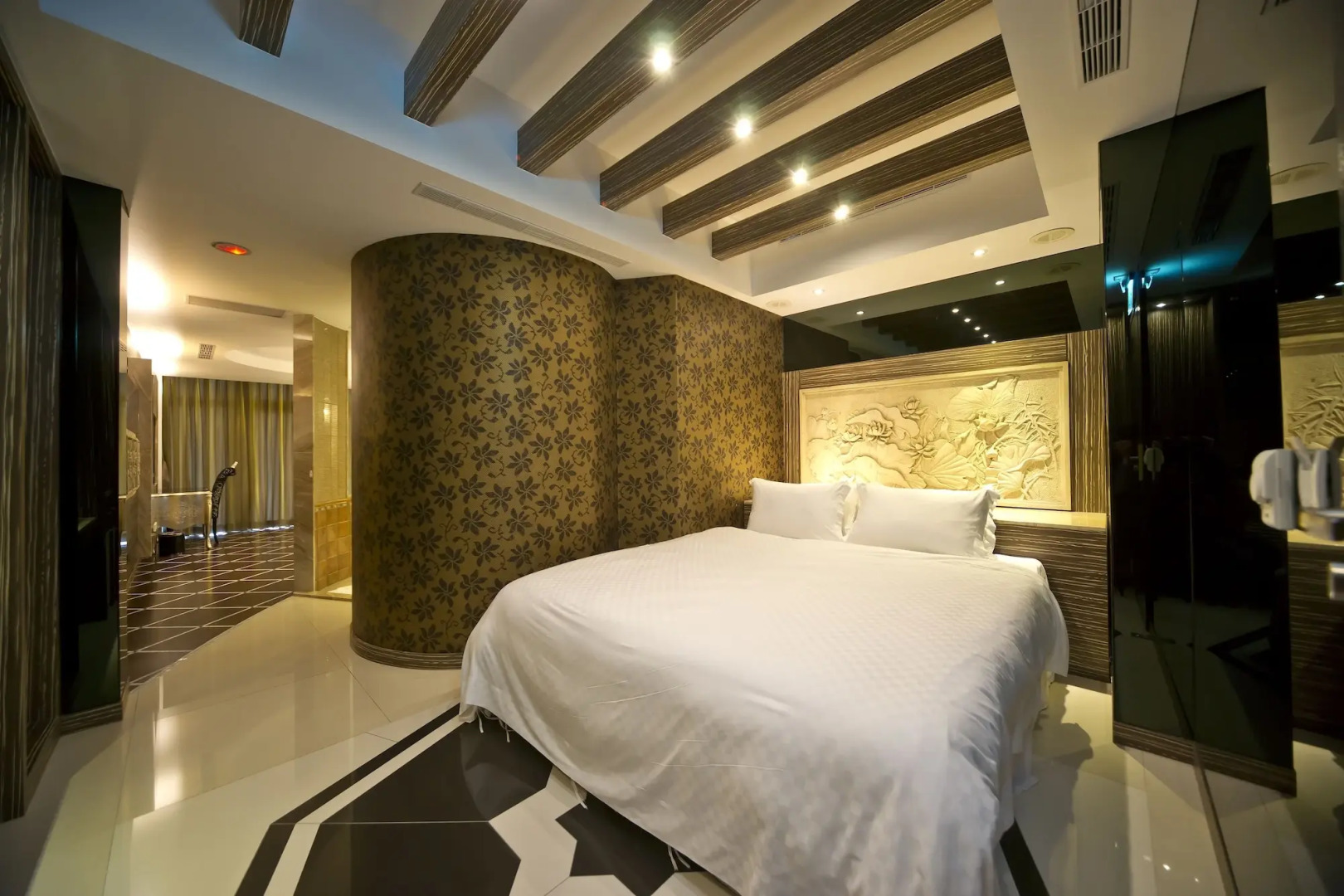 White House Beach Hotspring Resort