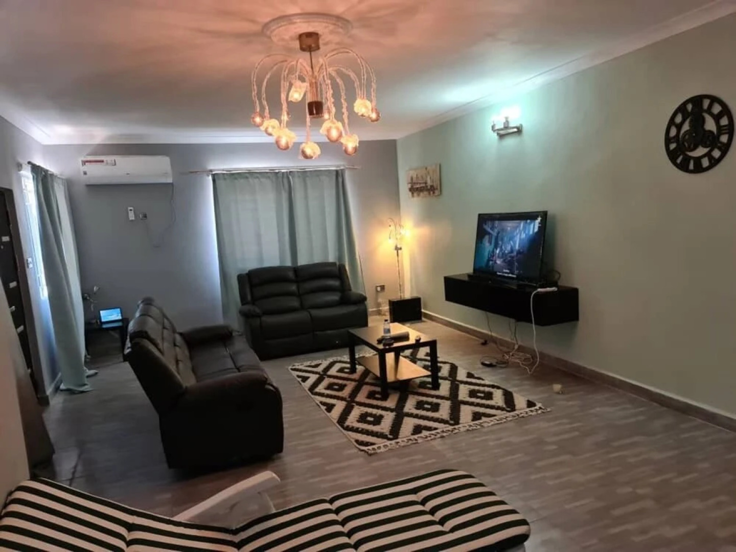 6-bed House in Freetown 5 min Drive From the Beach