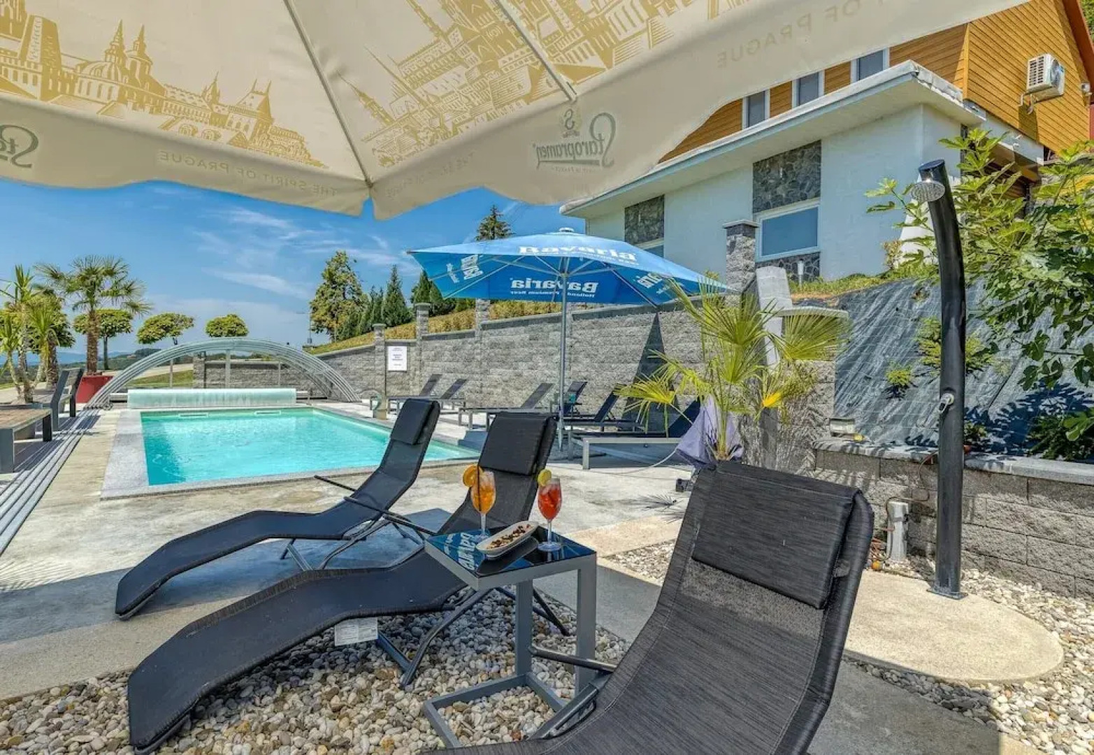 Pool & Whirlpool Villa Art Three