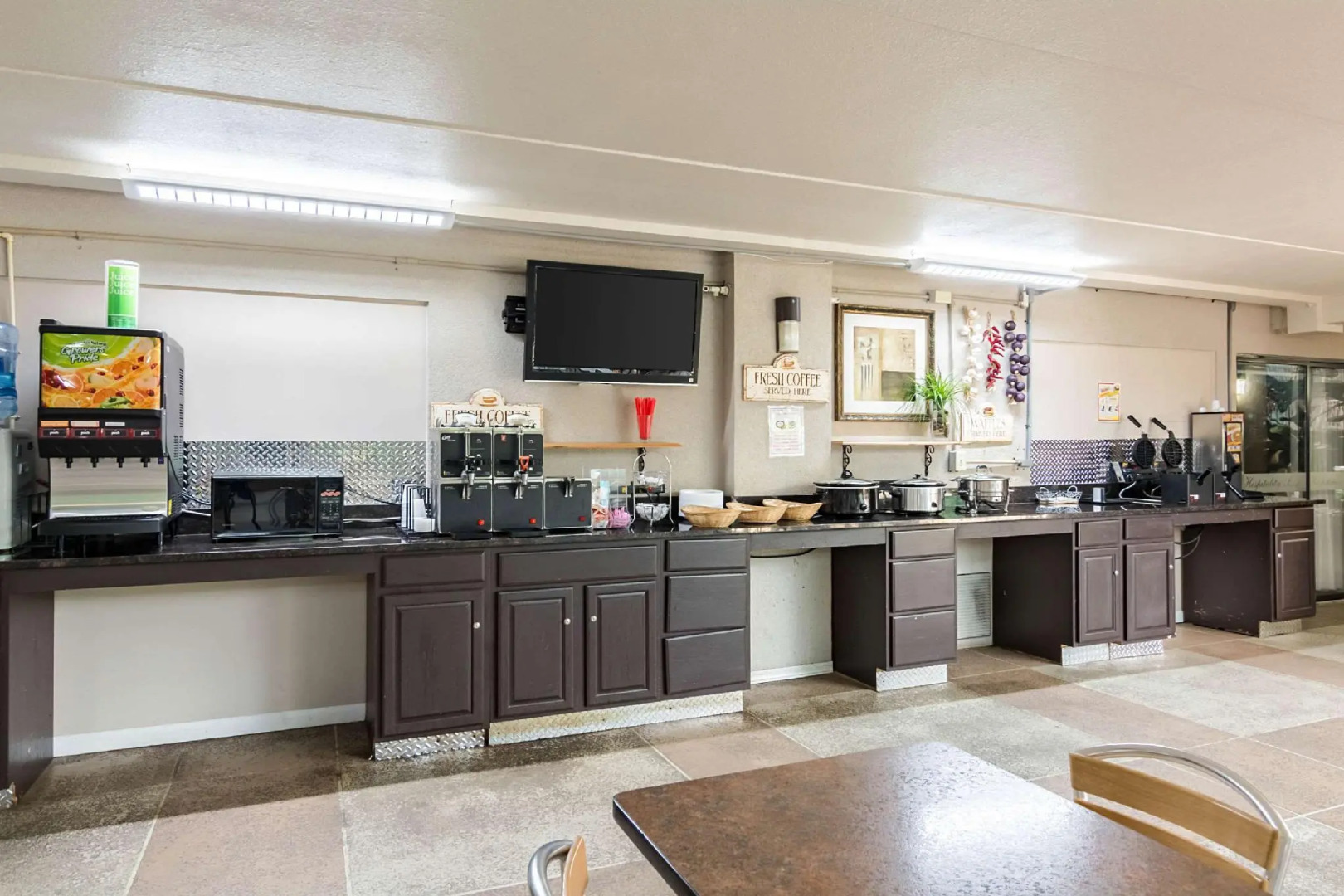 The Plaza Inn & Suites