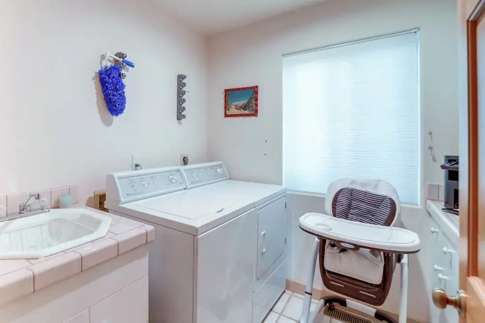 Hot Tub, Fire Pit & Deck: Chic Arizona Retreat