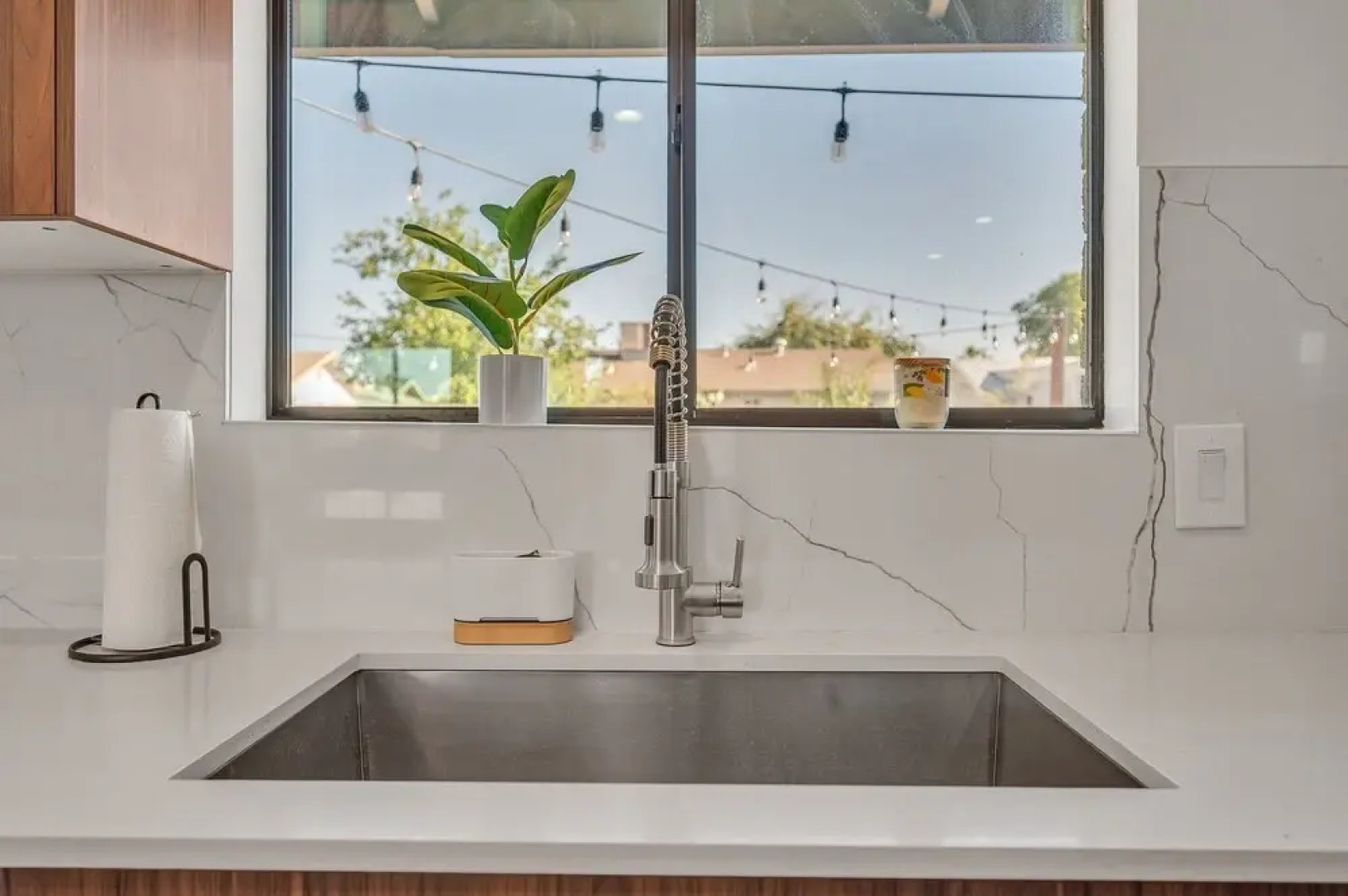 The Palms: Spacious 4-BR Retreat with Hot Tub near Gilbert by RedAwning