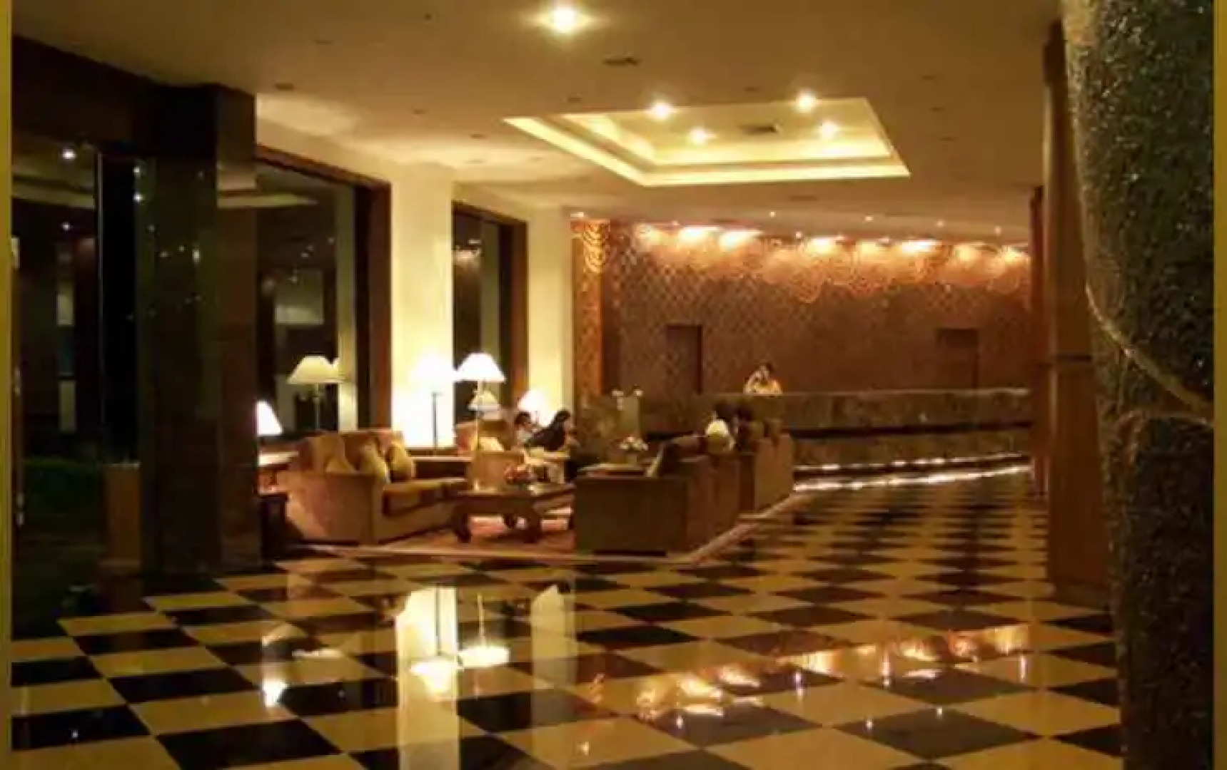 Sri U-Thong Grand Hotel