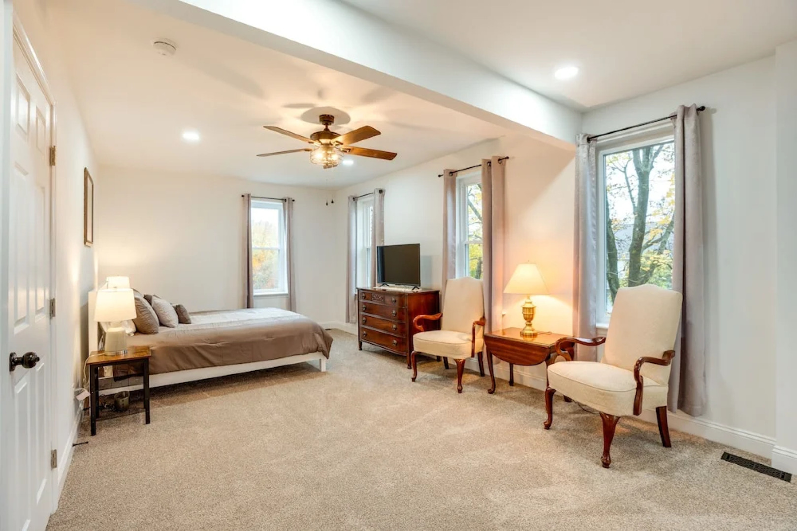 Family-friendly Hatfield Home: 3 Mi to Downtown!