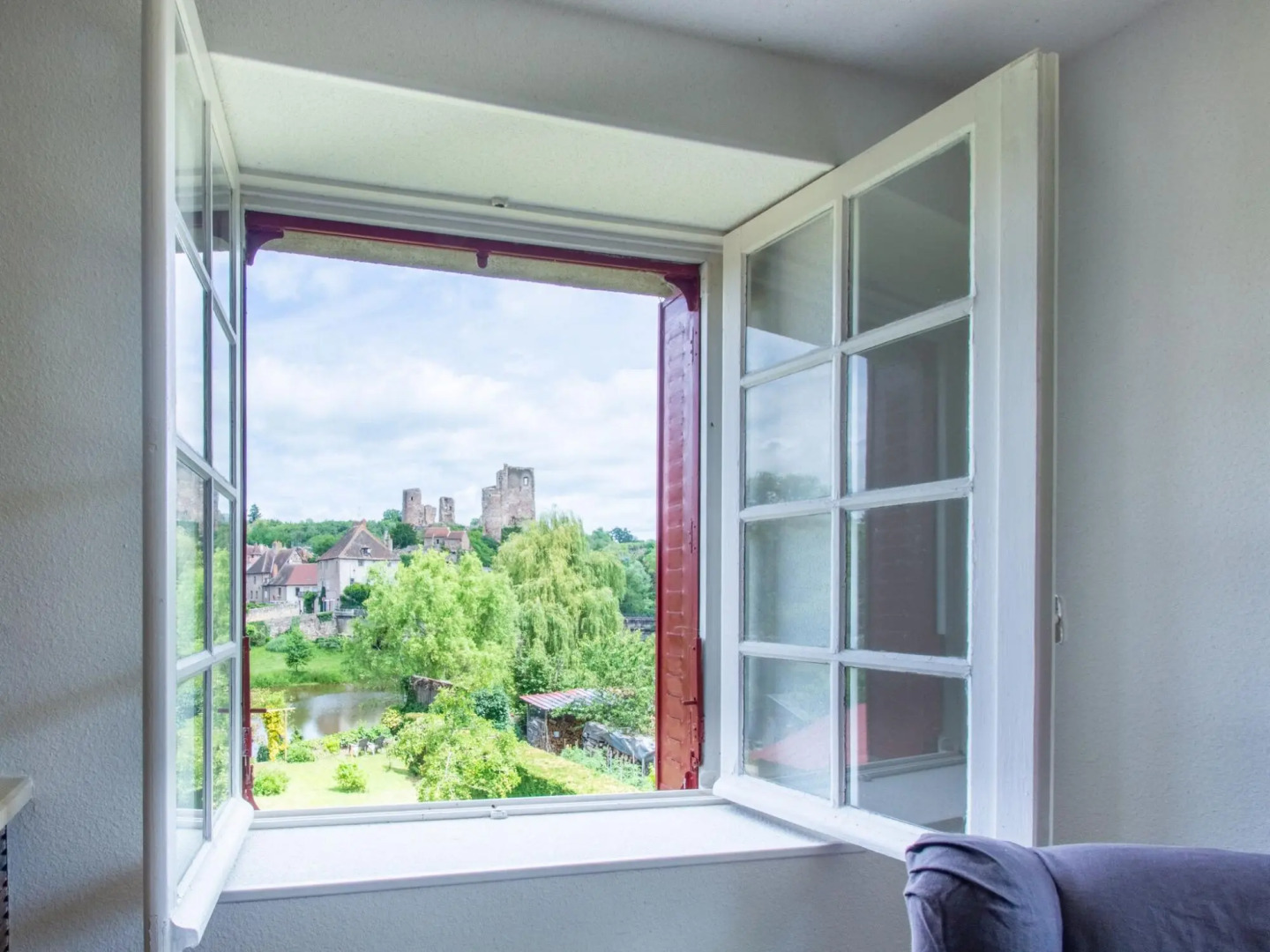 Beautiful Holiday Home in Hérisson with Private Garden