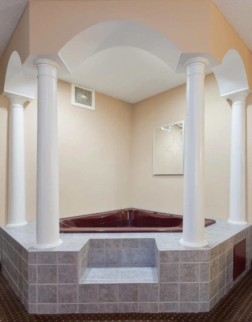 Holiday Inn Express Hotel & Suites Ashtabula