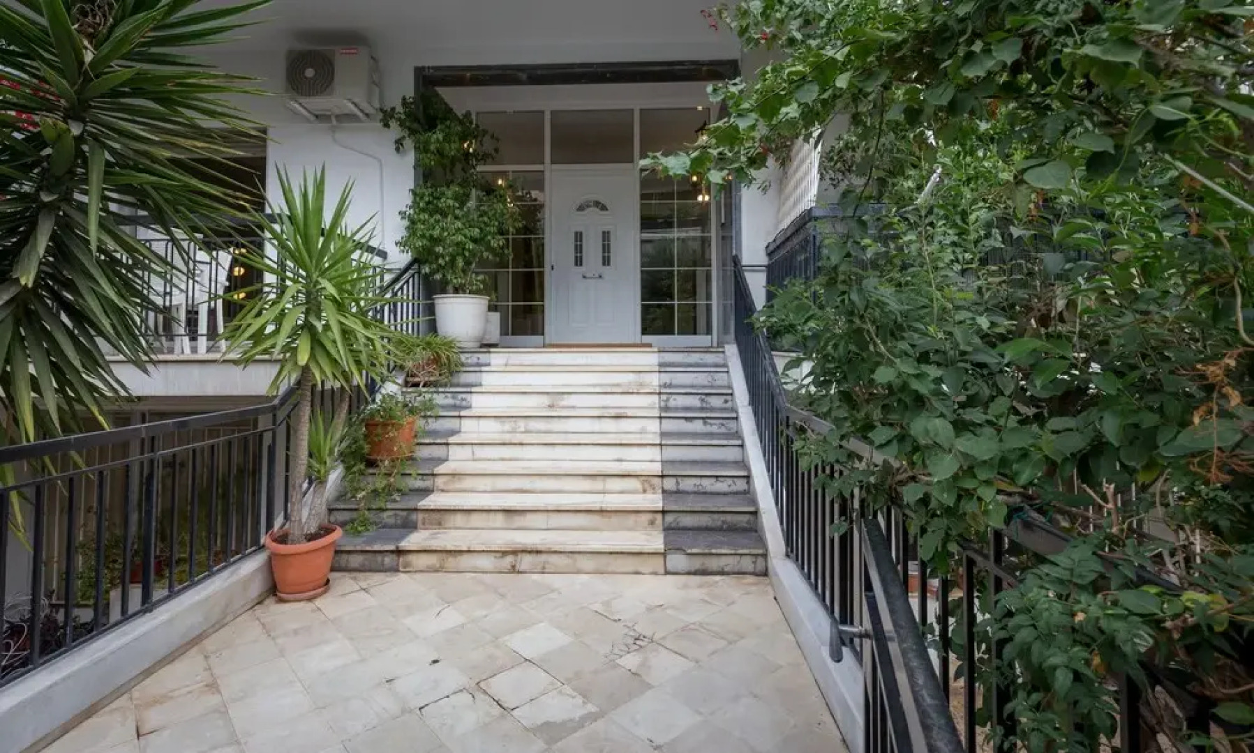 Central Newly Renovated Apartment in Athens 64m²