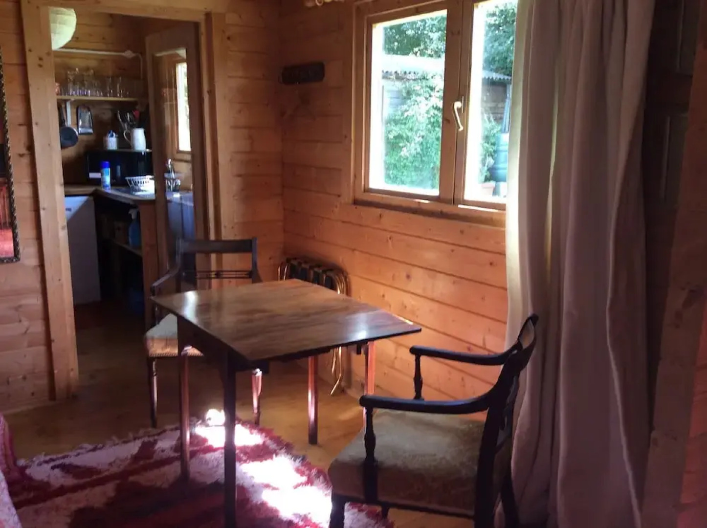 Sleeps2- Wifi - Walkers Paradise - South Facing