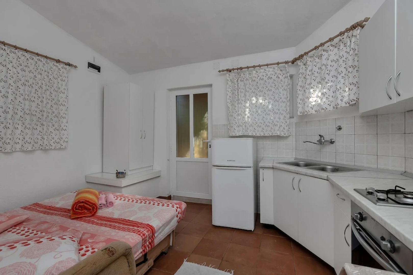 Apartments Robinzon Milivoj