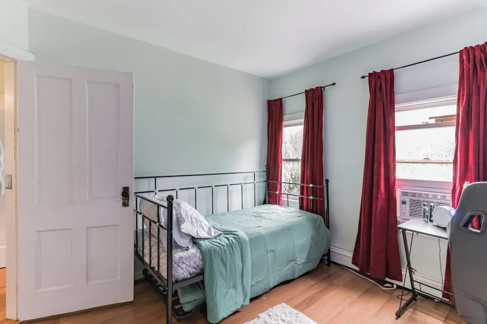 Spacious Victorian Home With Mountain Views And Lots Of Fun Extras!! 5 Bedroom Farmhouse by RedAwning