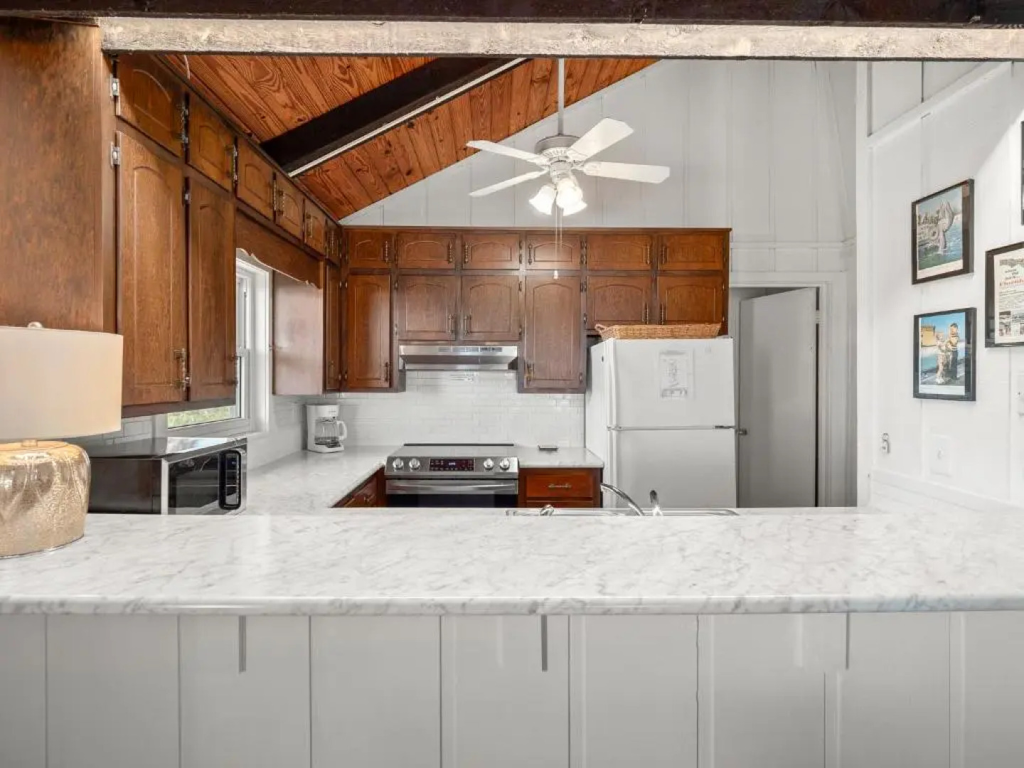 Cozy Cottage, 3 Bedrooms, Sleeps 6, Ocean Front, Pet Friendly, WiFi