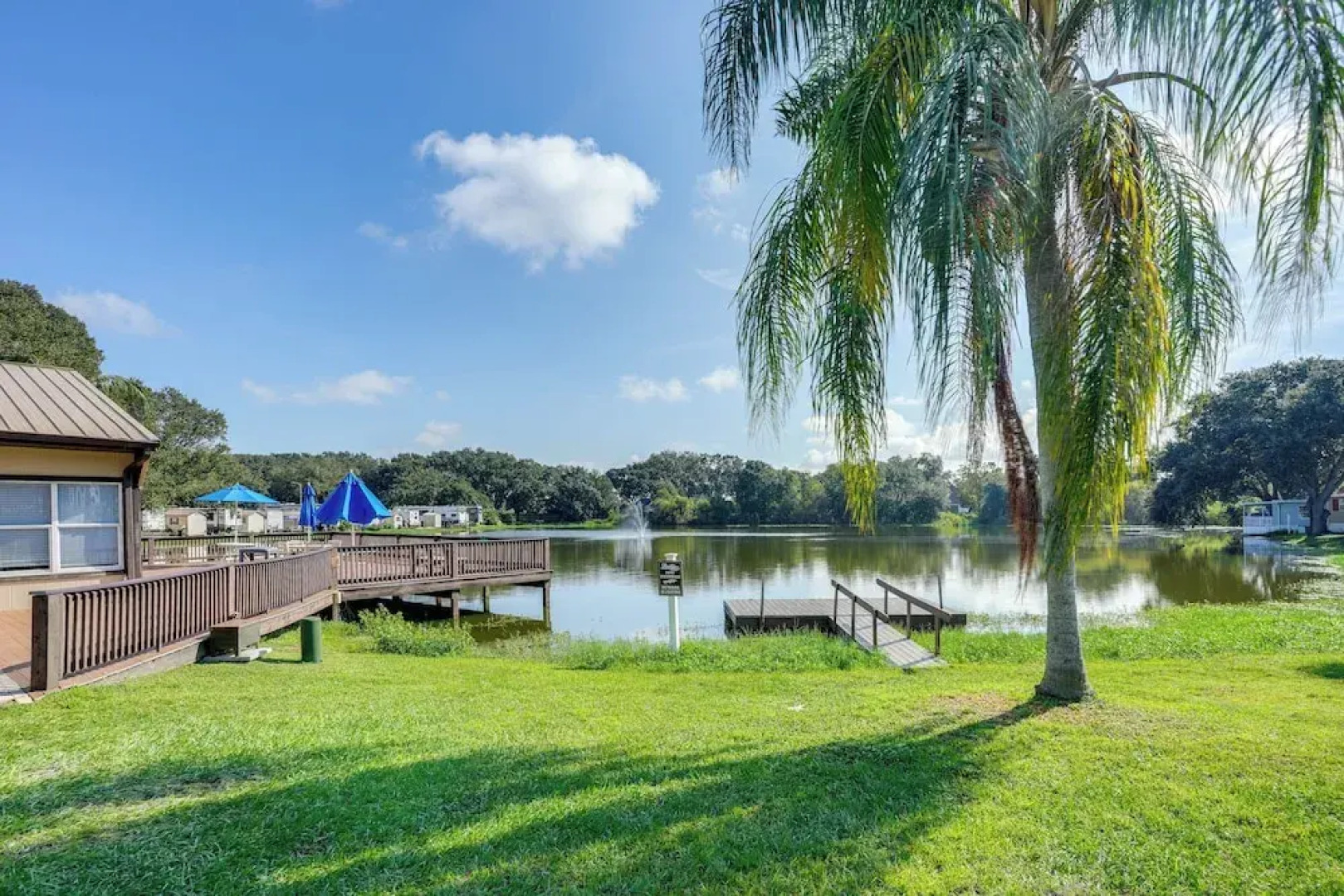 Lakeland Cottage w/ Pool Access + Screened Porch!