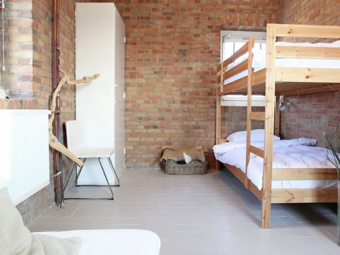 Vintage Holiday Home in Huisduinen near Sea Beach & Center