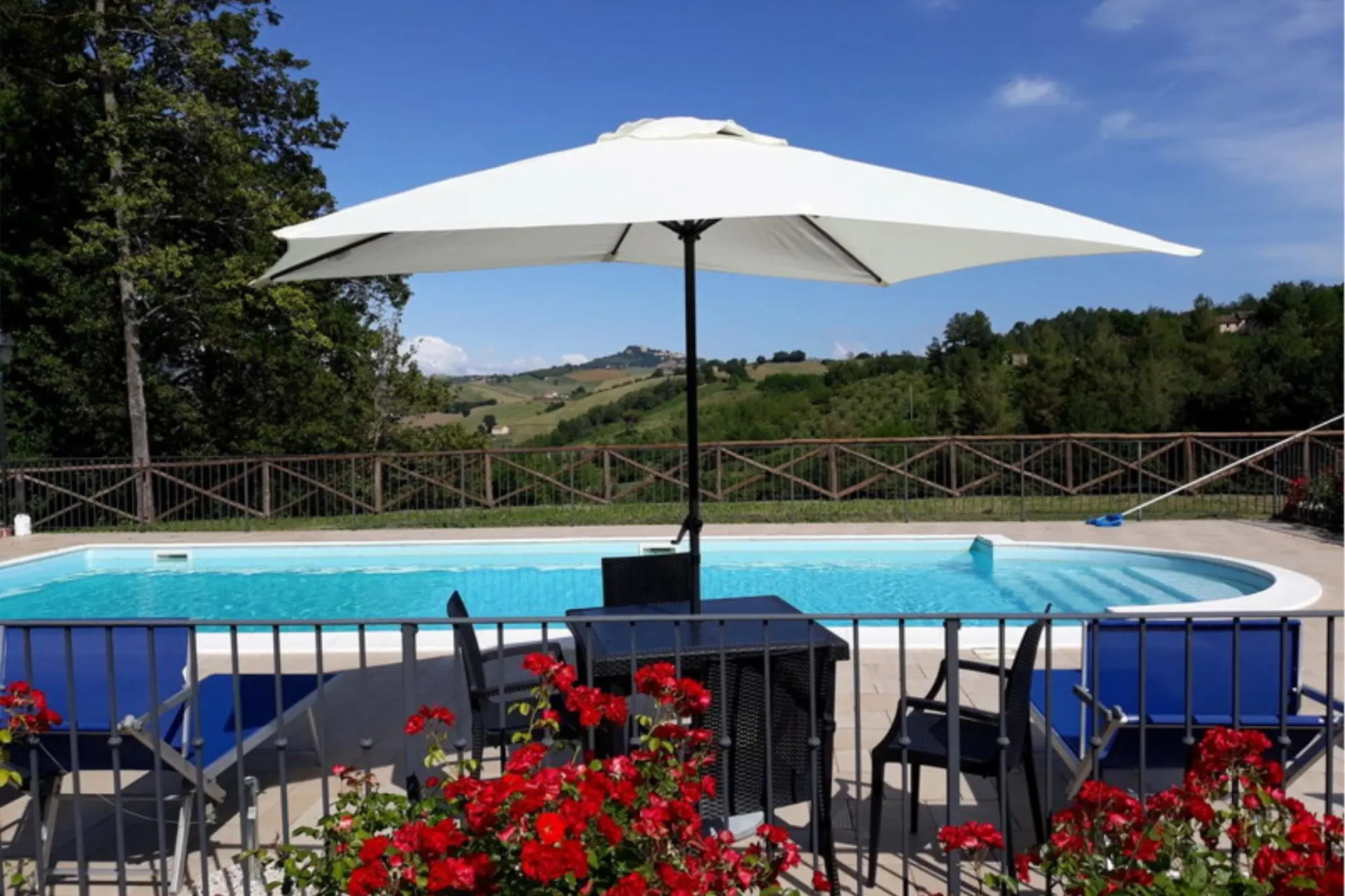 Villa in Le Marche with stunning views-Villa Monteverde