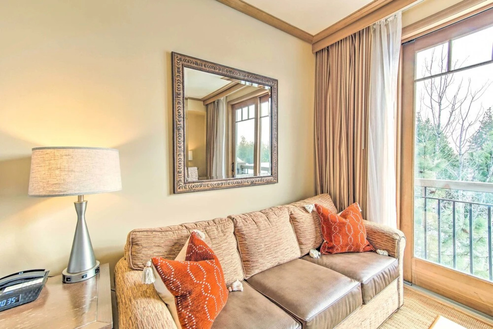 Stunning Cle Elum Studio With Juliet Balcony!