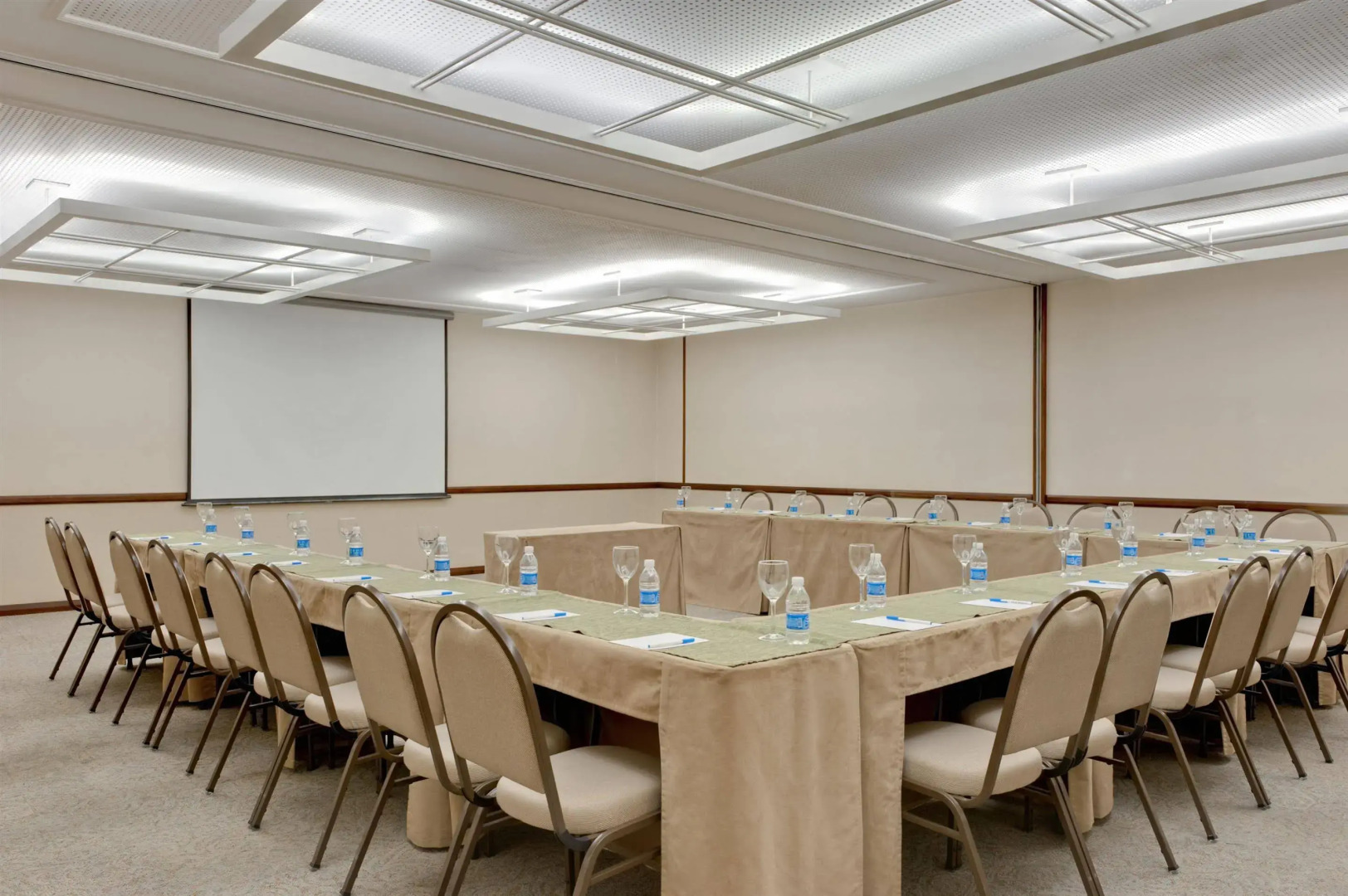 QOYA Hotel Curitiba, Curio Collection by Hilton