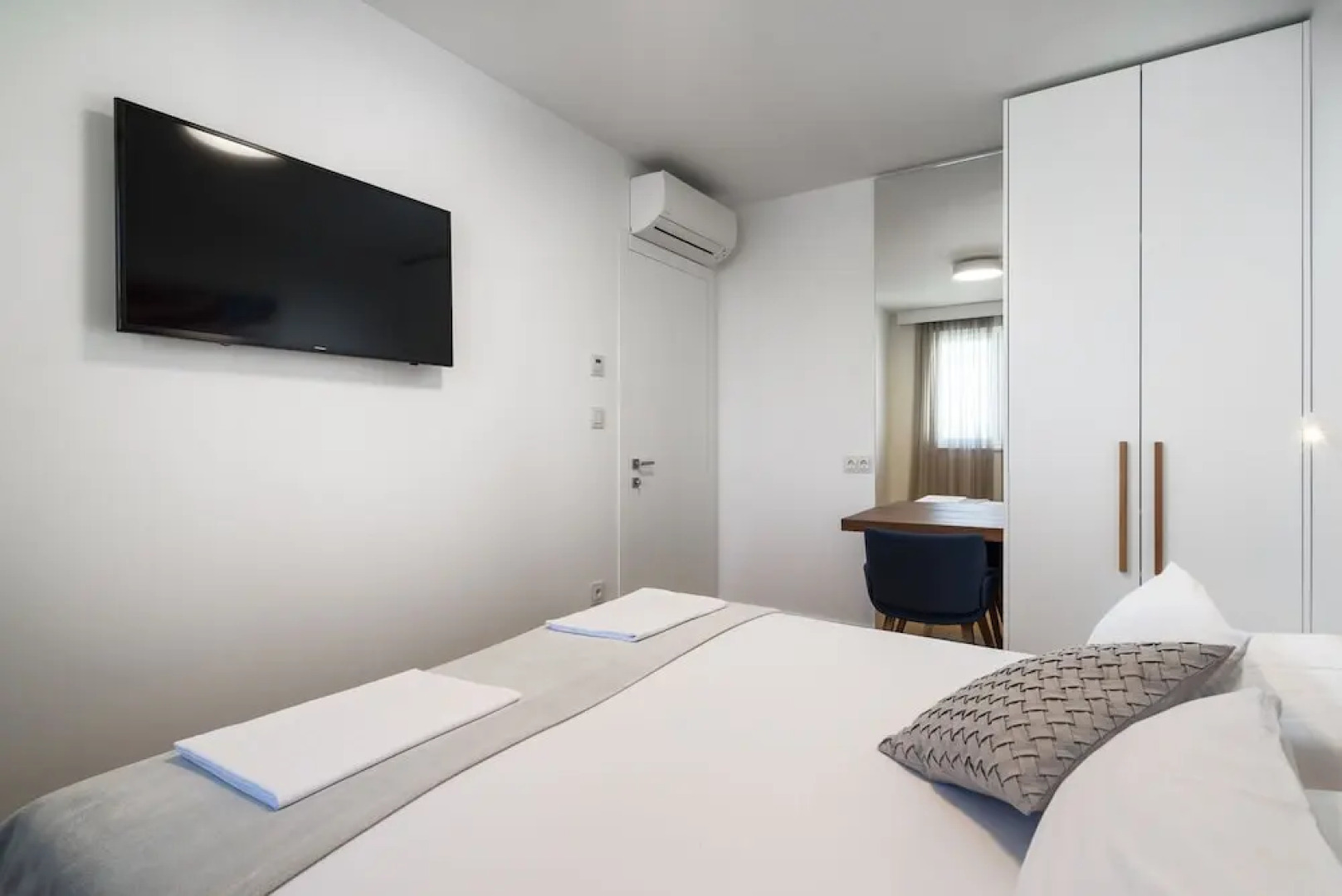 Beachfront Villa Grey Martini with Pool