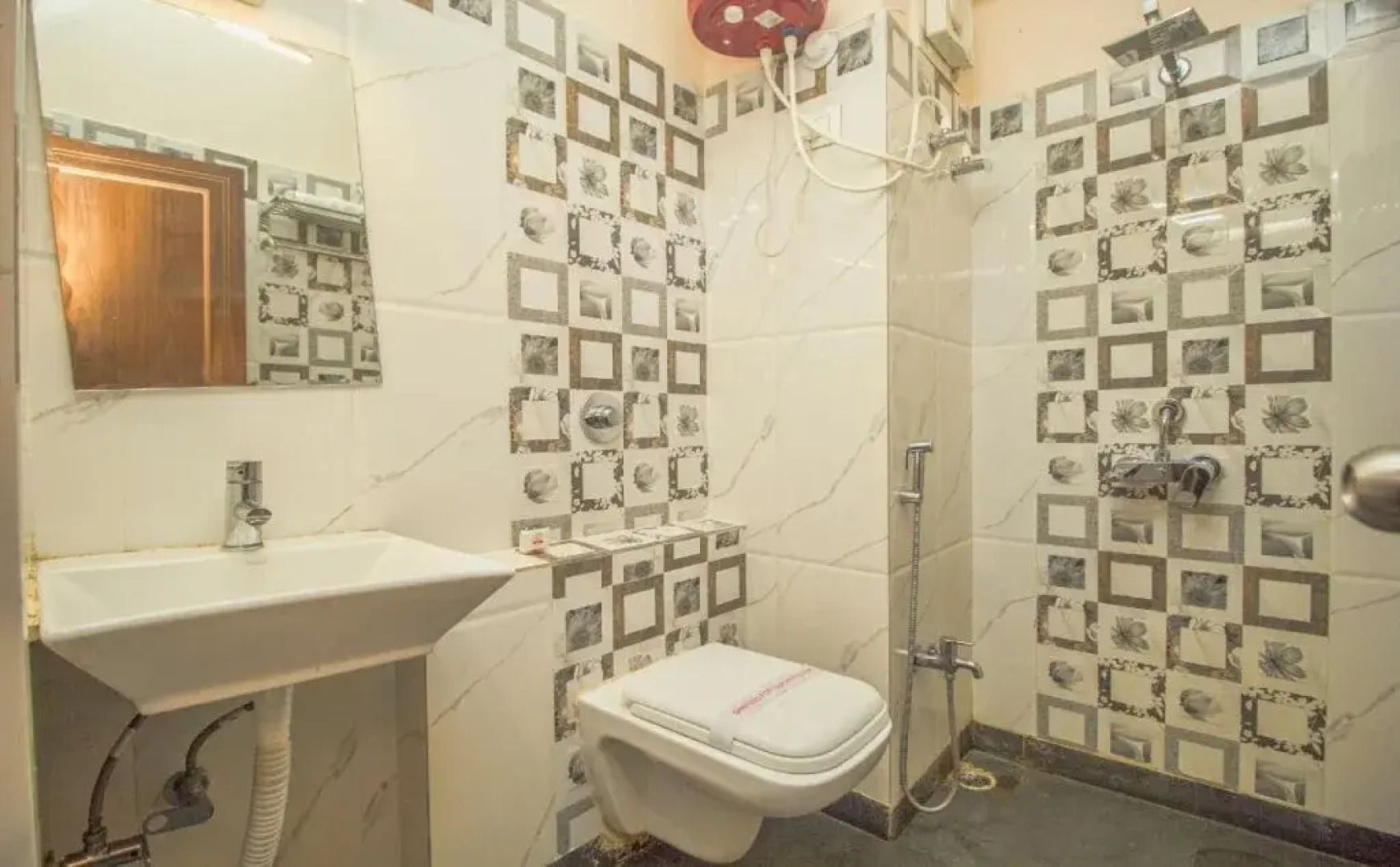 Hotel Debrani International