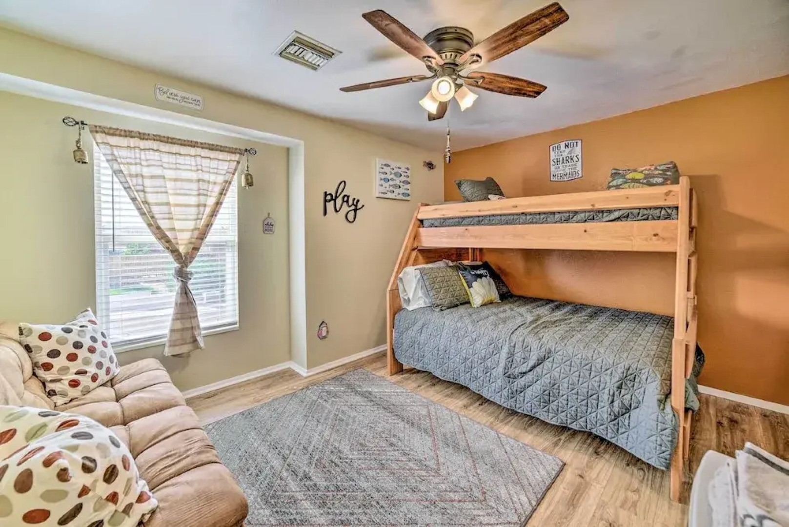 1 Mi to Canyon Tours: Vibrant Page Paradise!