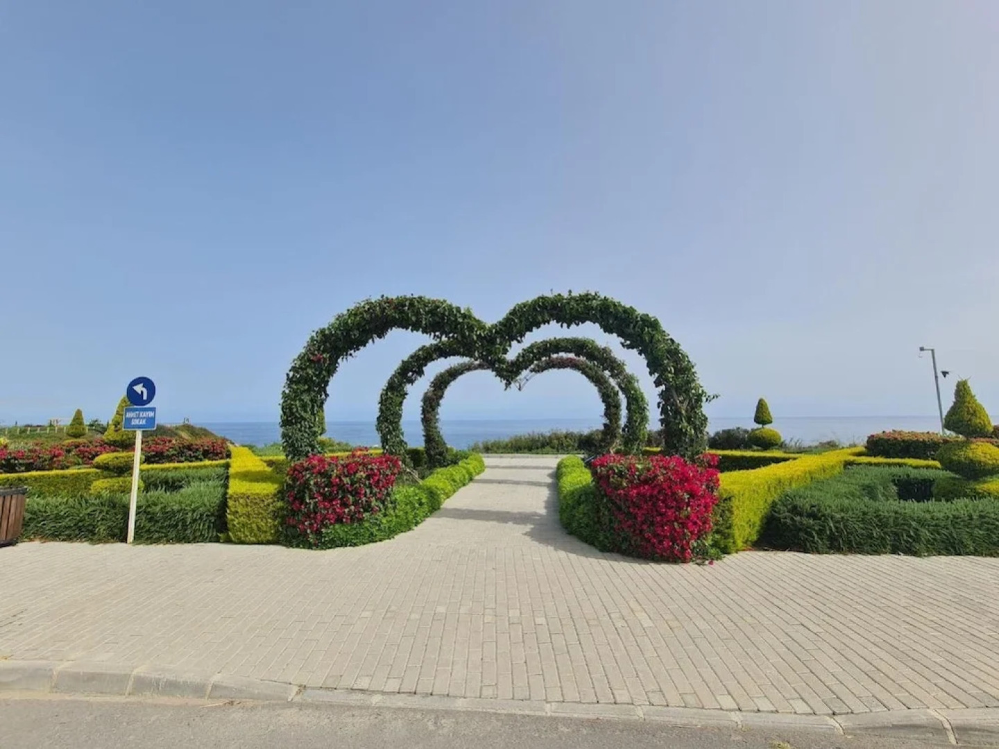 Serene Three-bedroom Retreat in Unforgettable Setting