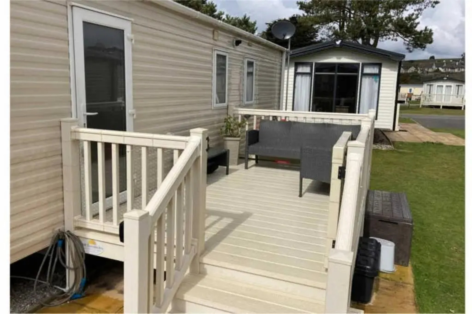 Luxury 2 Bedroom Holiday Home on Beachside Park