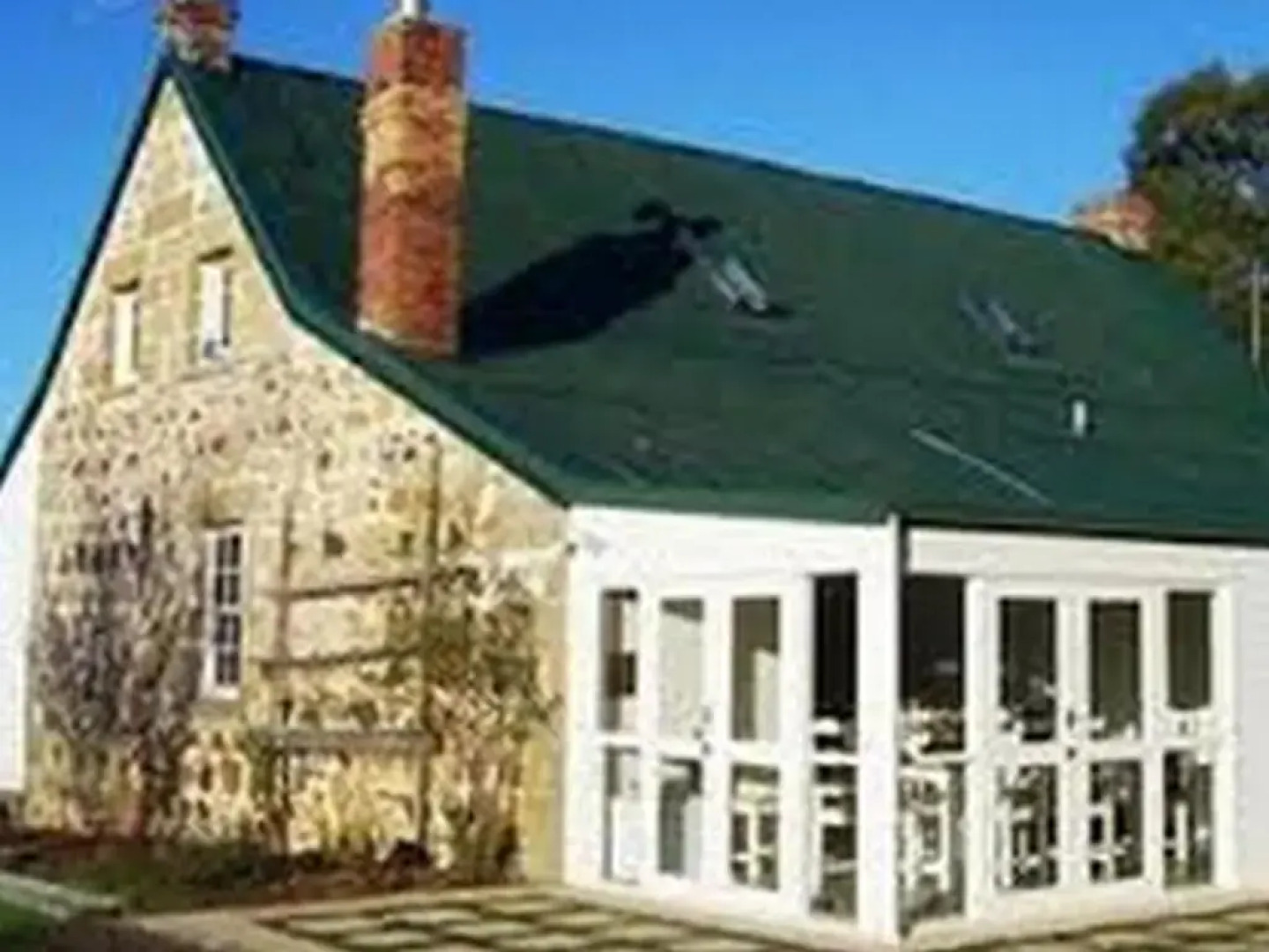 Craigie Knowe Cottage and Vineyard