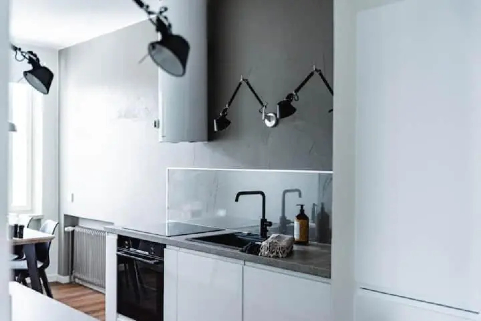 90m2 on pedestrian street on Top Floor, penthouse suite, great view! Incl linen and all