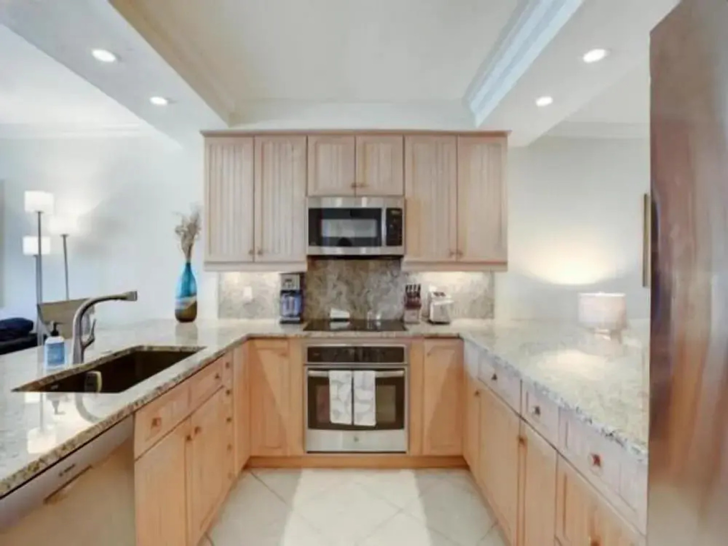 Deluxe Seaside Condo with Pool and Hot Tub by RedAwning