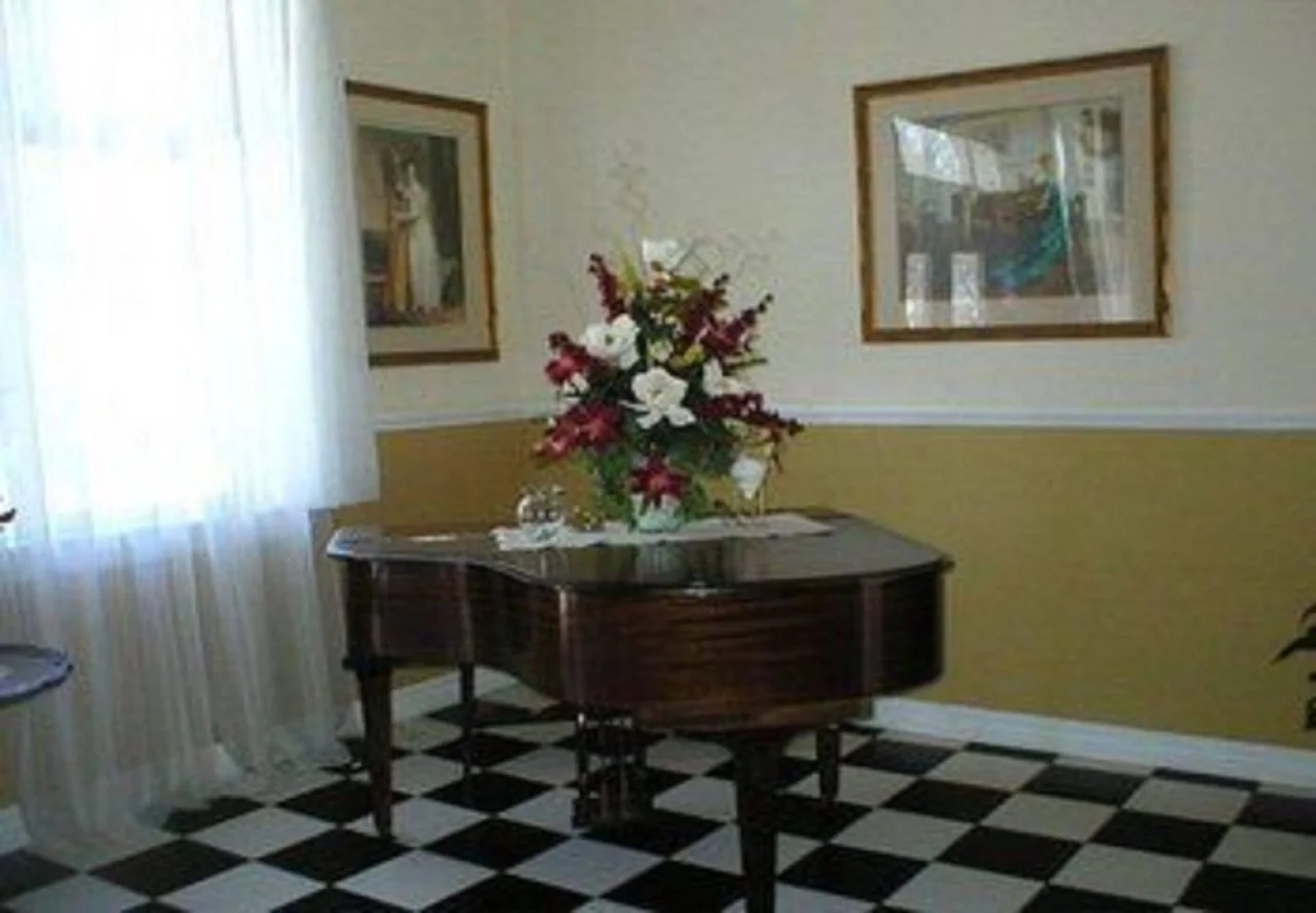 MacArthur Inn