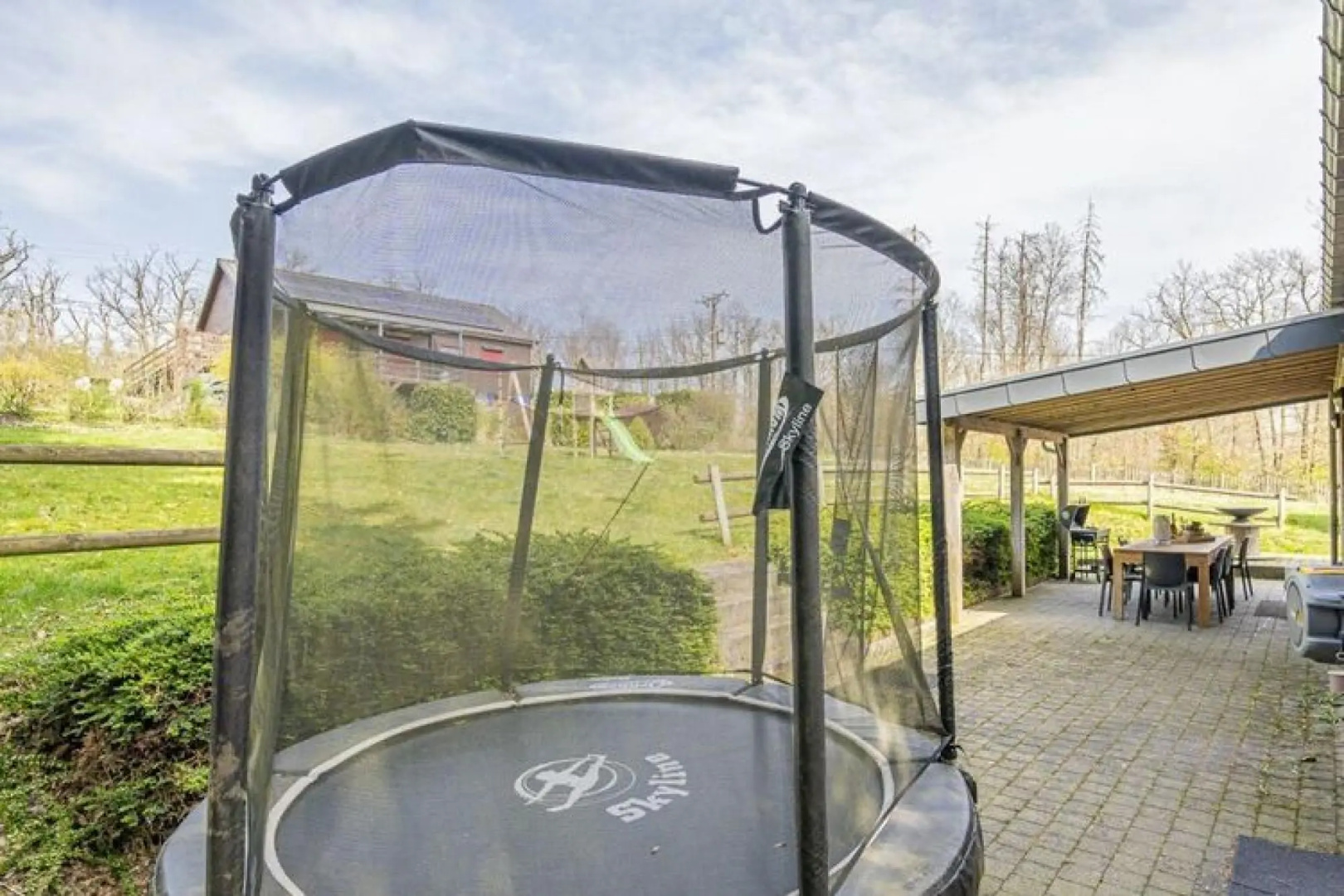 Pastoral villa in Heure with bubble bath, sauna, terrace and large garden