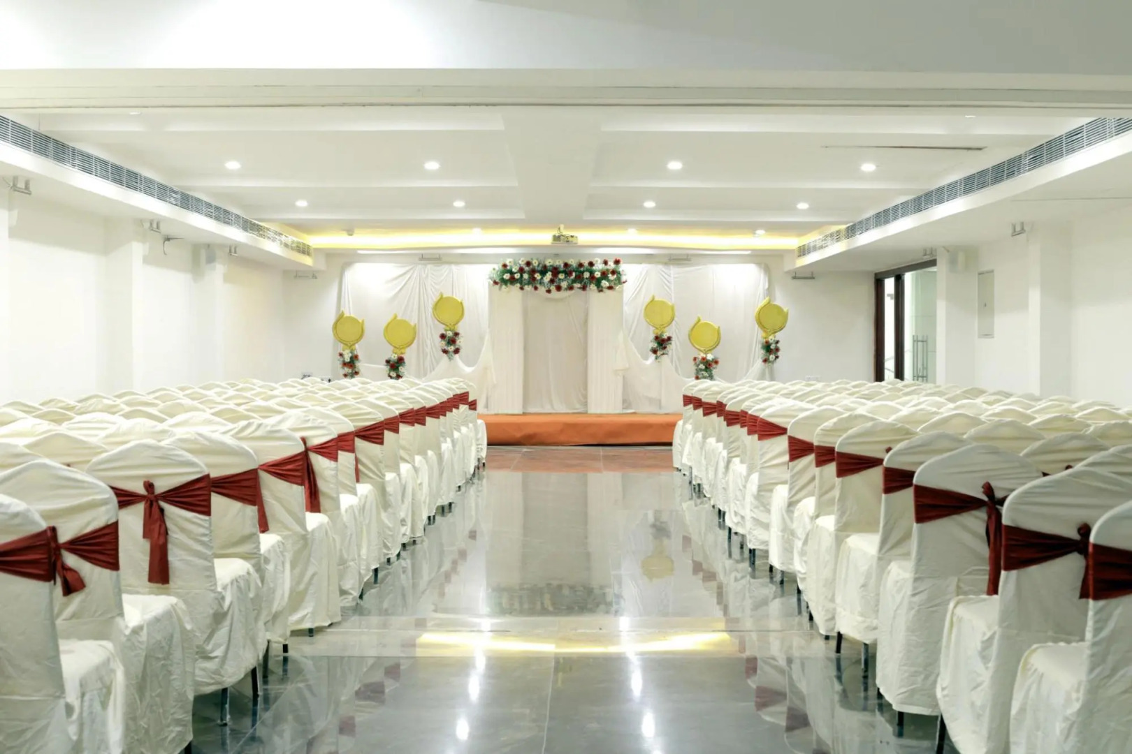 OYO 1050 Hotel Aksharadha