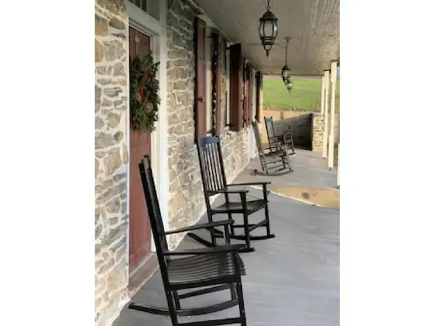 The Avenue Guesthouse and Gallery