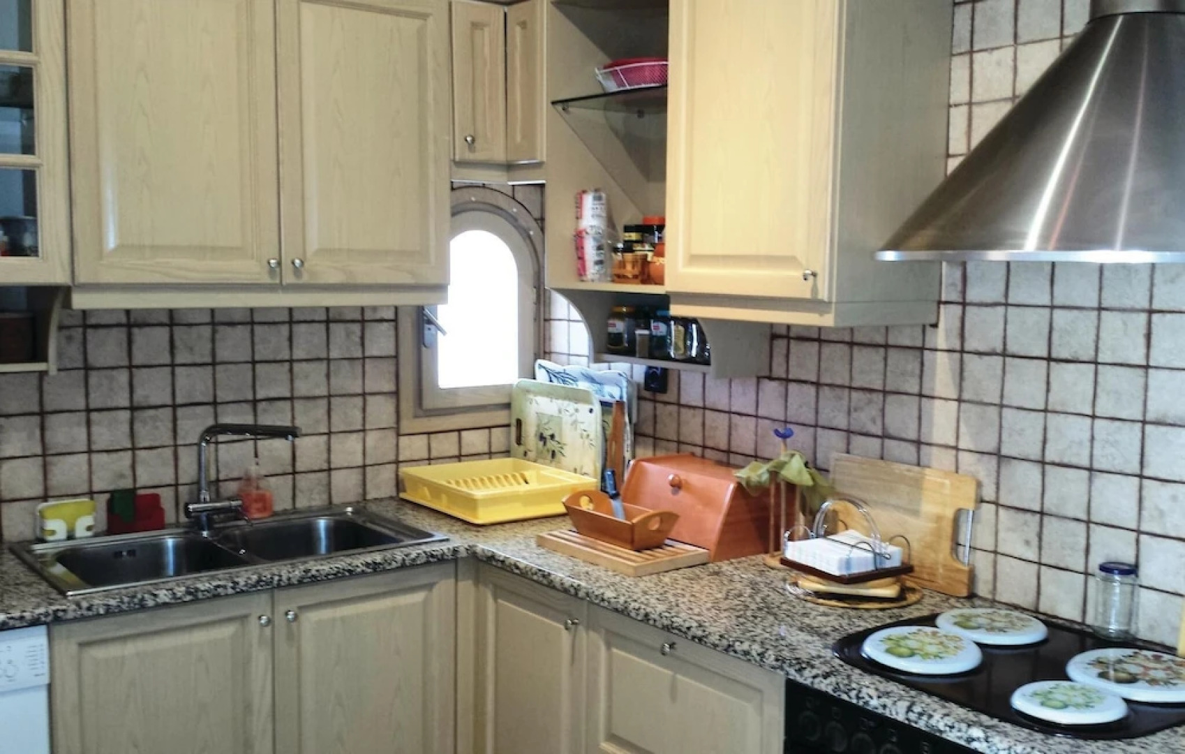 Awesome Home in Plativola Ag.g.rethym With 4 Bedrooms, Wifi and Outdoor Swimming Pool