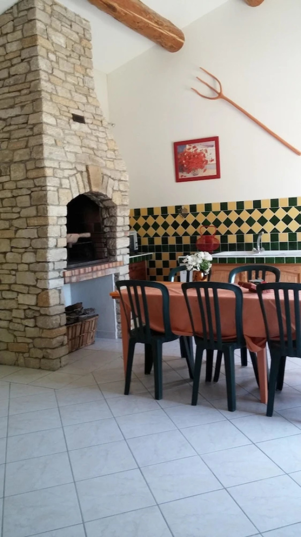 House With one Bedroom in Pujaut, With Wonderful Mountain View, Furnis